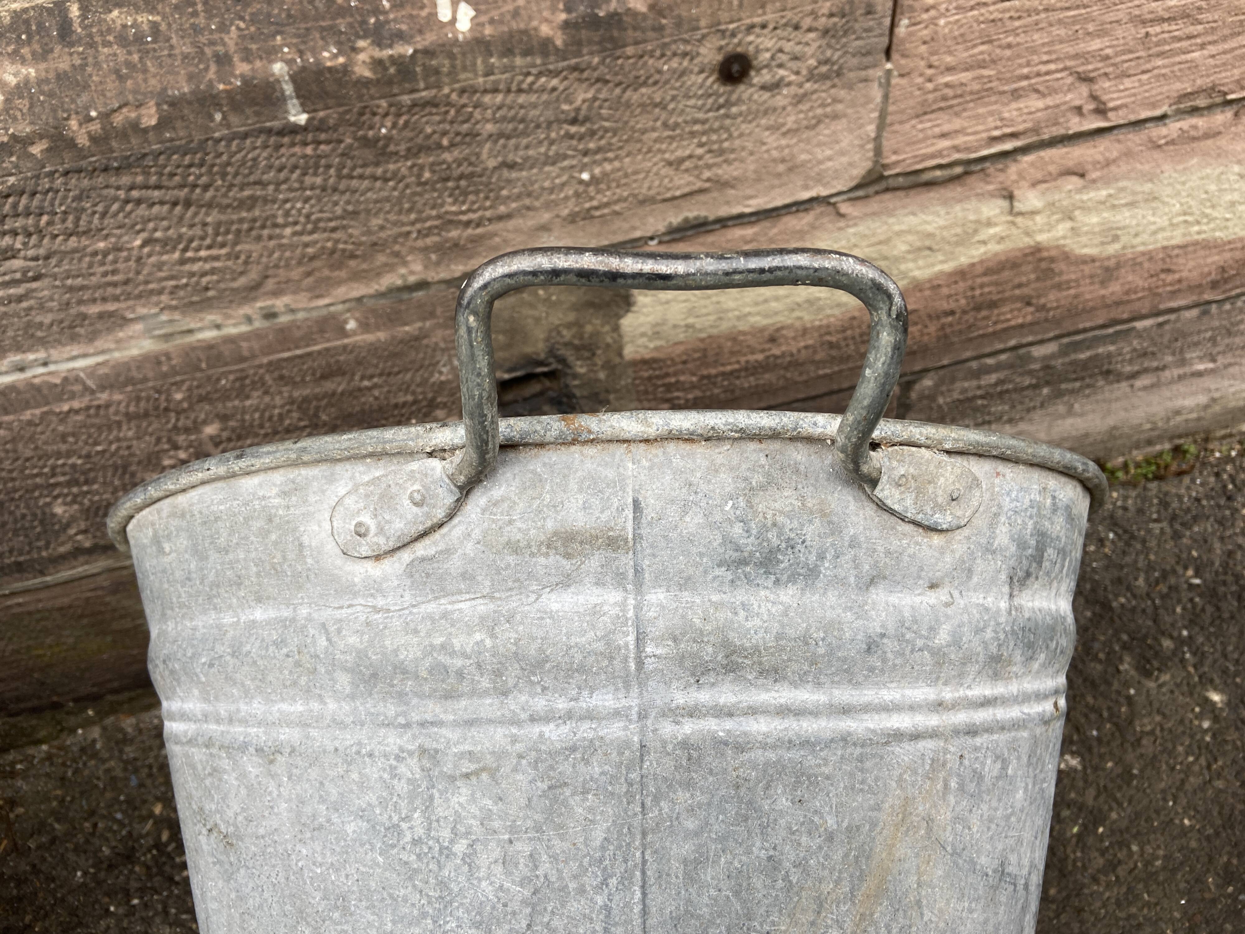 Vintage galvanized zinc basin 65 liters