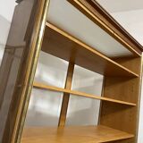 Armoire vintage avec portes vitrées