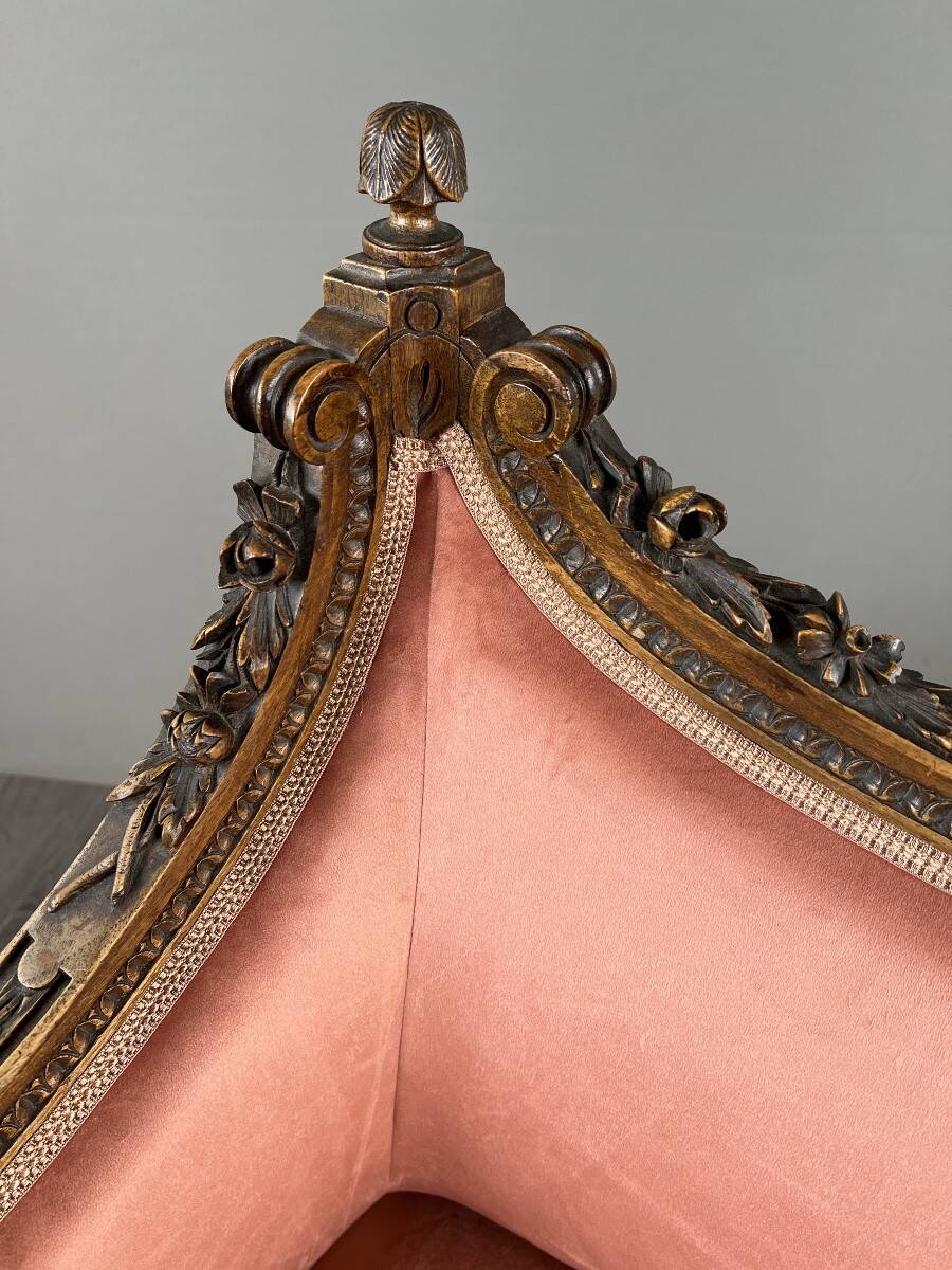 Louis XVI style canapé in carved wood and velvet, 20th century