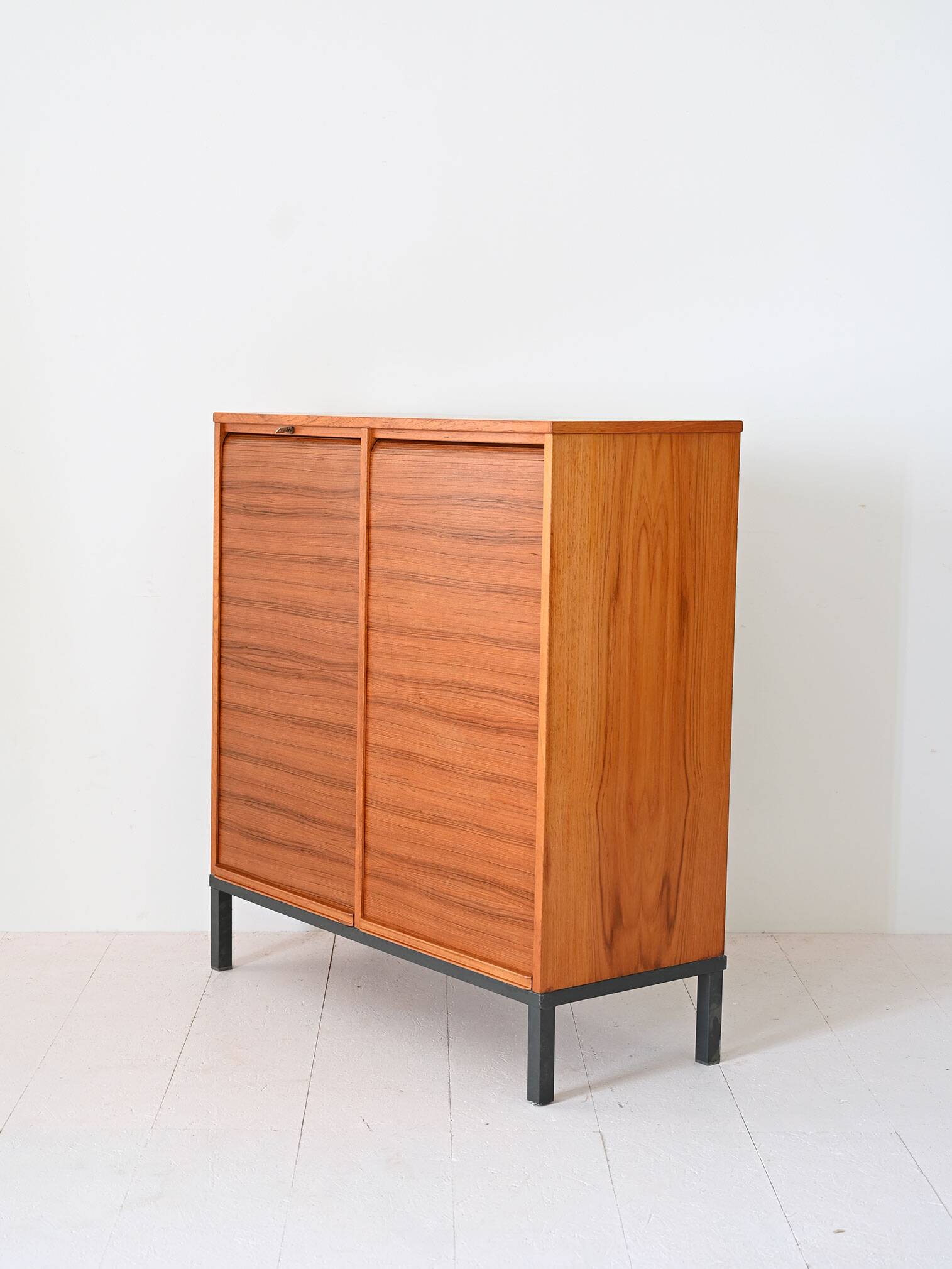 Classeur vintage avec portes à tambour