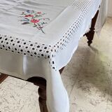 Embroidered tablecloth and 12 vintage napkins