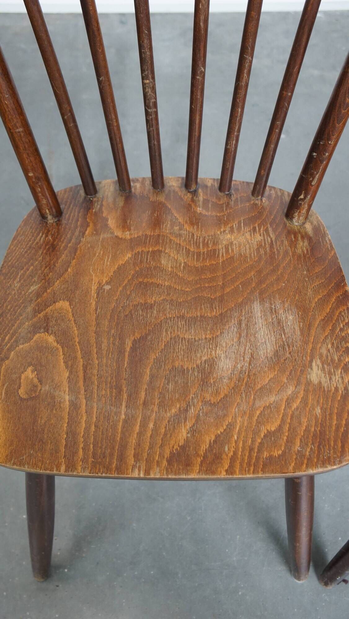 Set of 4 vintage Windsor wooden spindle chairs from the 1970s