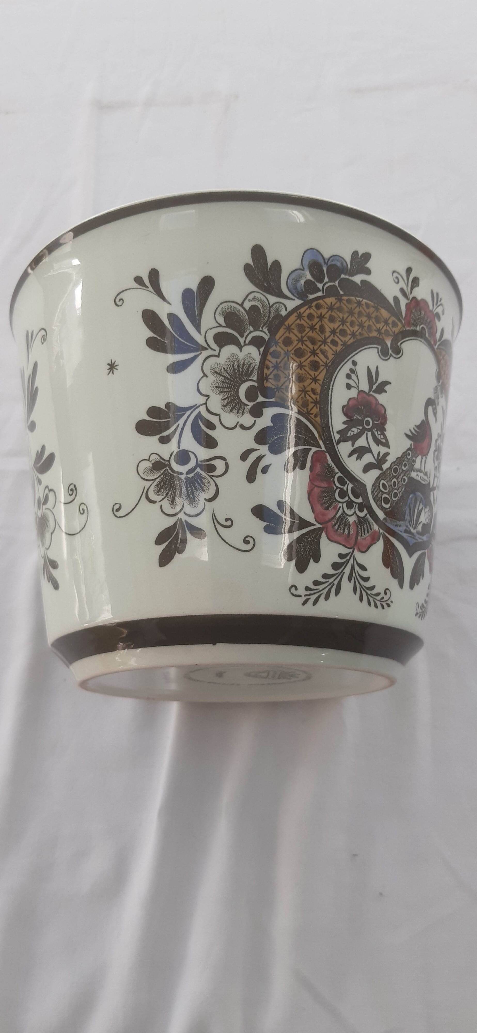 Villeroy Boch flowerpot peacock model