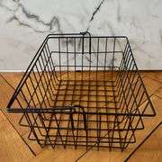 Metal basket with rectangular handle