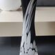 Vase triangulaire Noir Volutes fumée blanches.Dorothéenhütte Glashütte