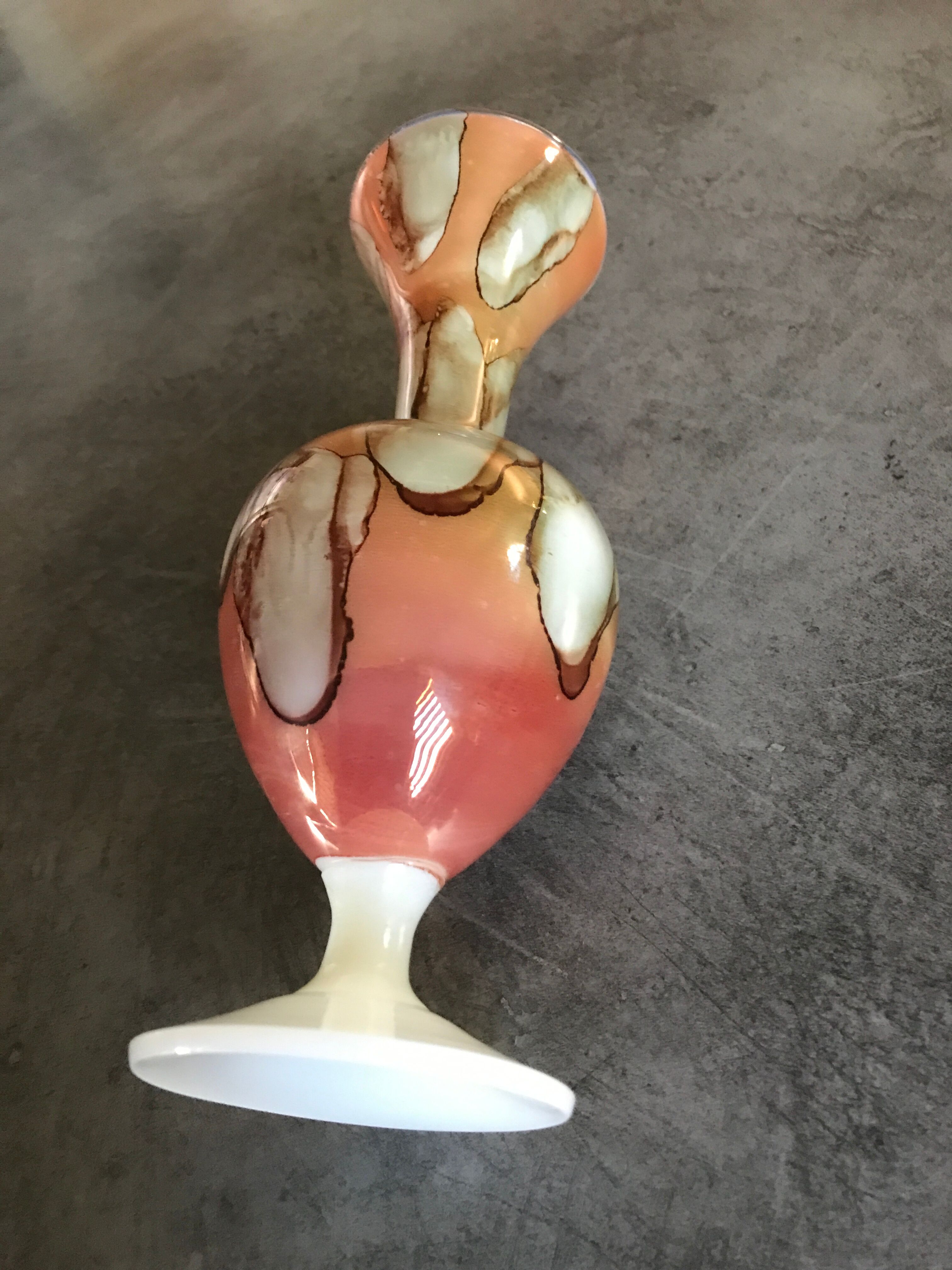 Vase soliflore in enamelled opaline decoration of pearly patterns 20 cm
