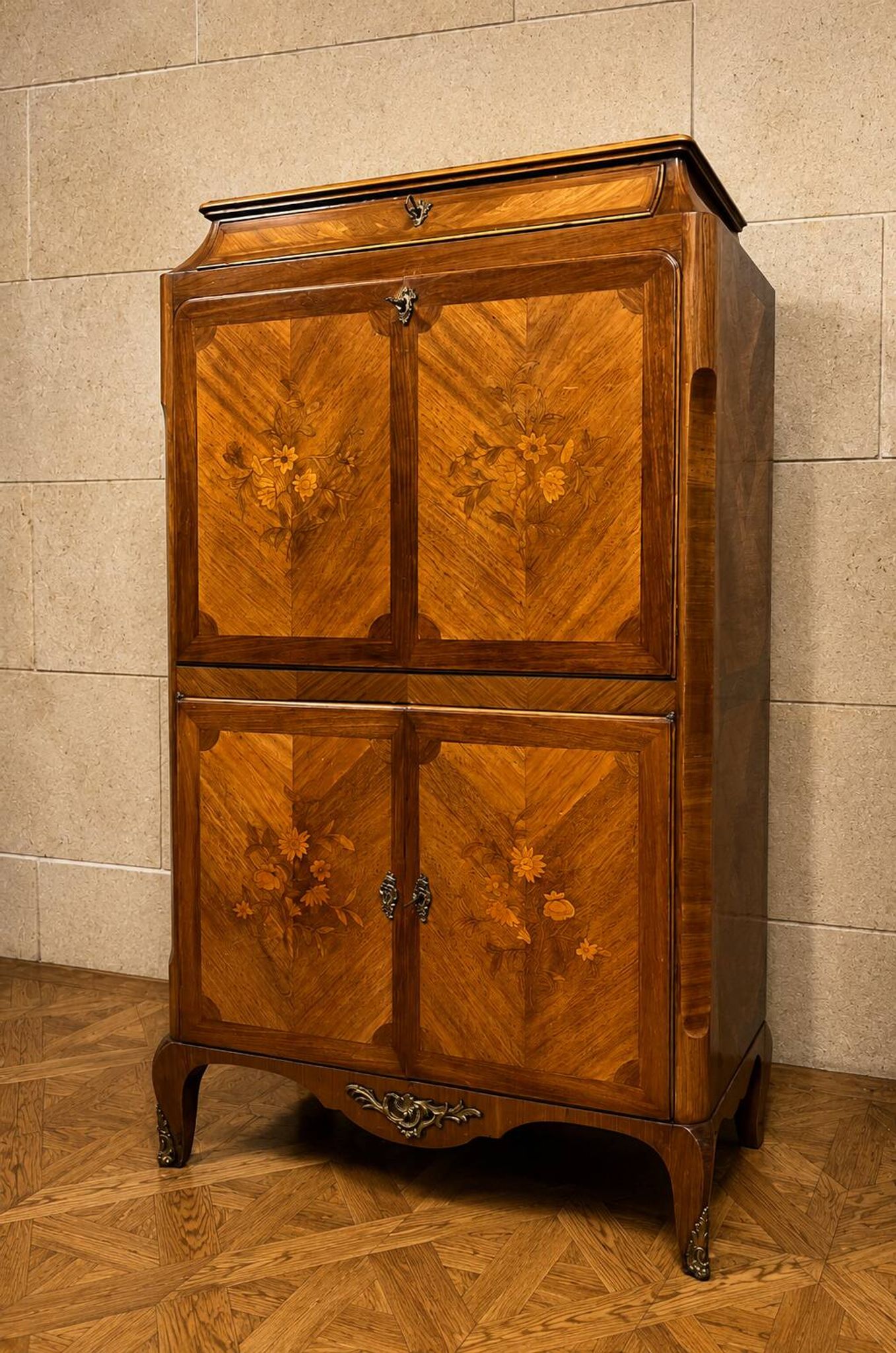 Secrétaire à abattant marqueté de style Louis XV vers 1900