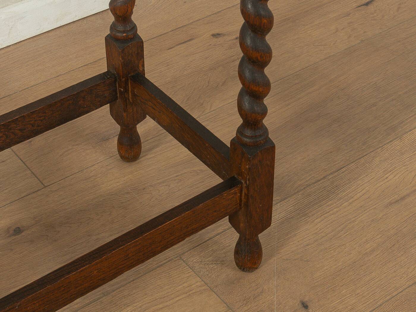 Magnifique table d'appoint de style jacobéen des années 1920