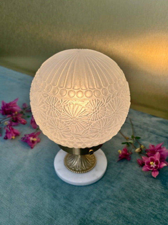 Art Deco lamp from the 1930s with a floral globe.