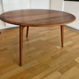 Solo round table by neri&hu