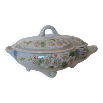 Keller and Guérin Lunéville soup tureen, Pommier model.