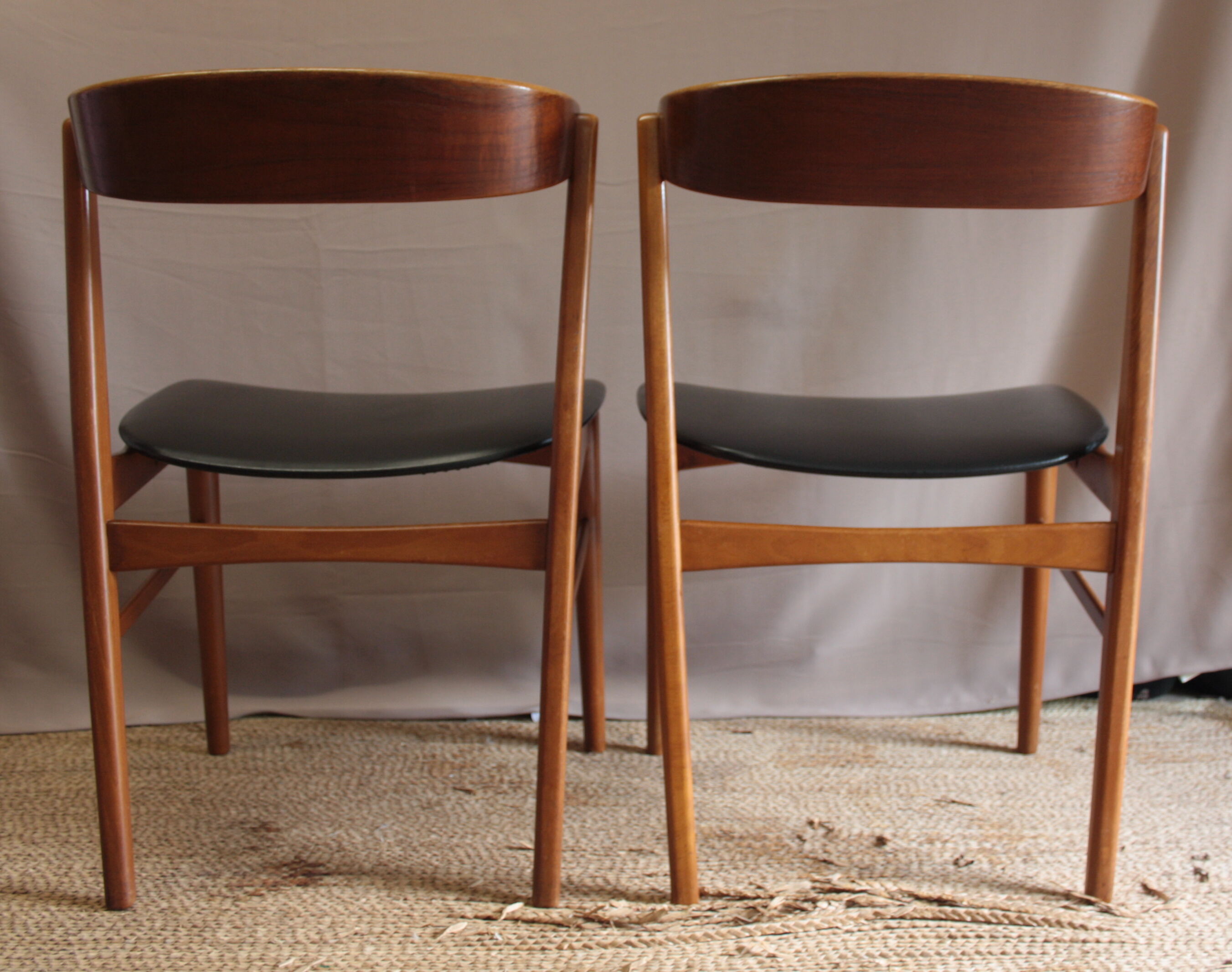 Lot de deux chaises scandinave farstrup model 206
