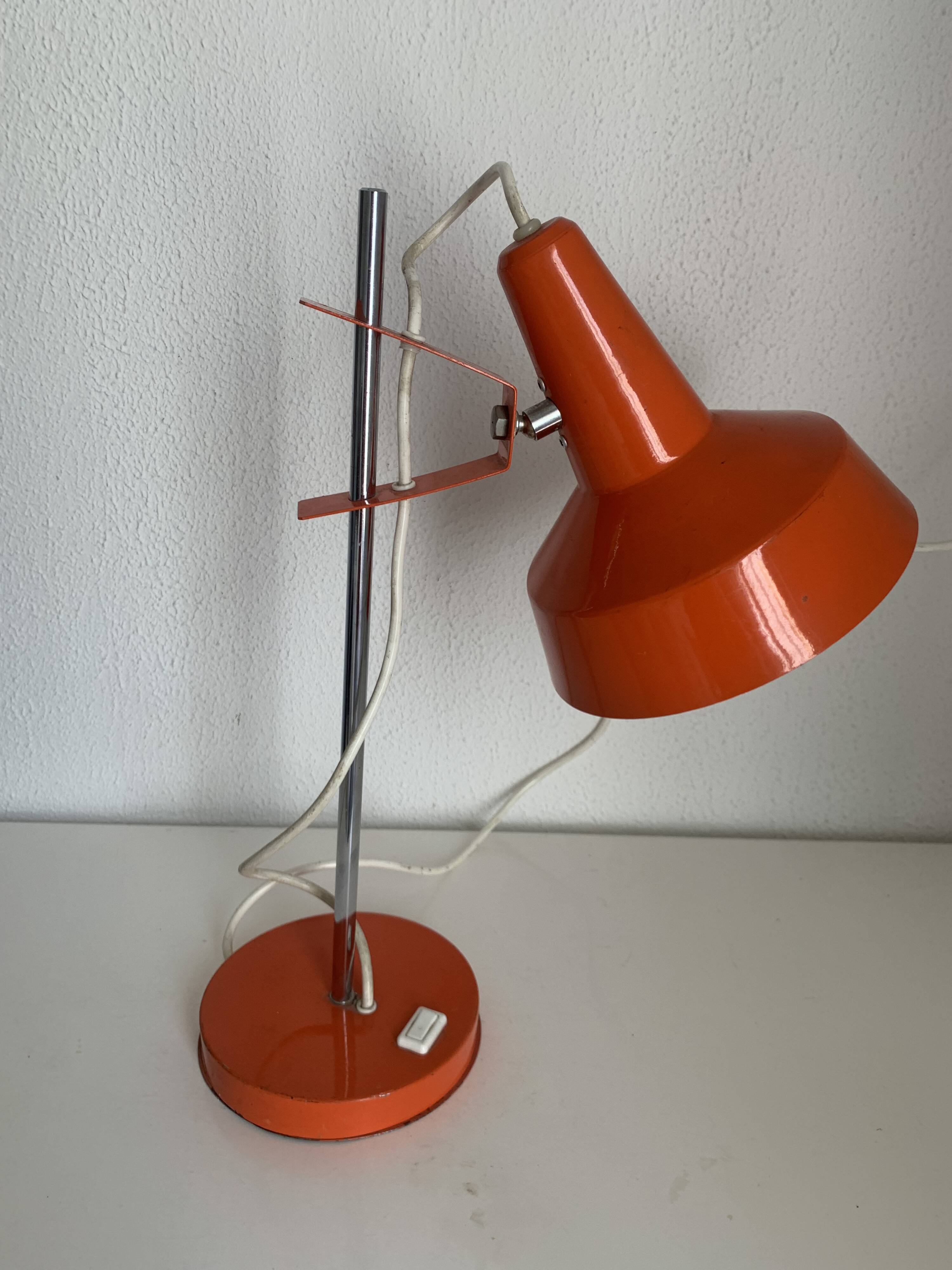 Lampe vintage 1960 Monteuse Delmas bureau orange carotte  - 44 cm
