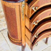Commode style Louis XV en loupe d'orme et noyer