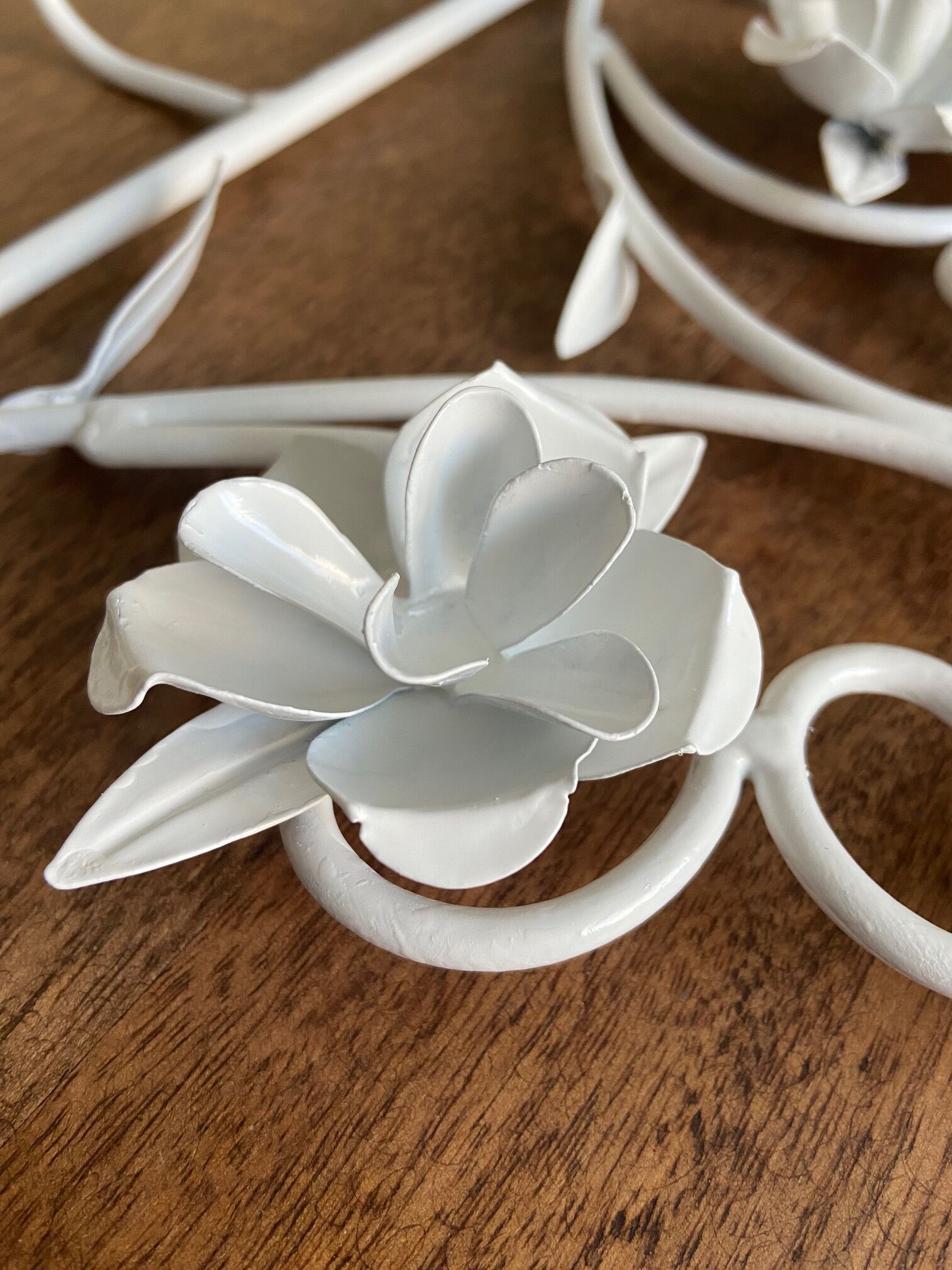 Metal wall towel rail