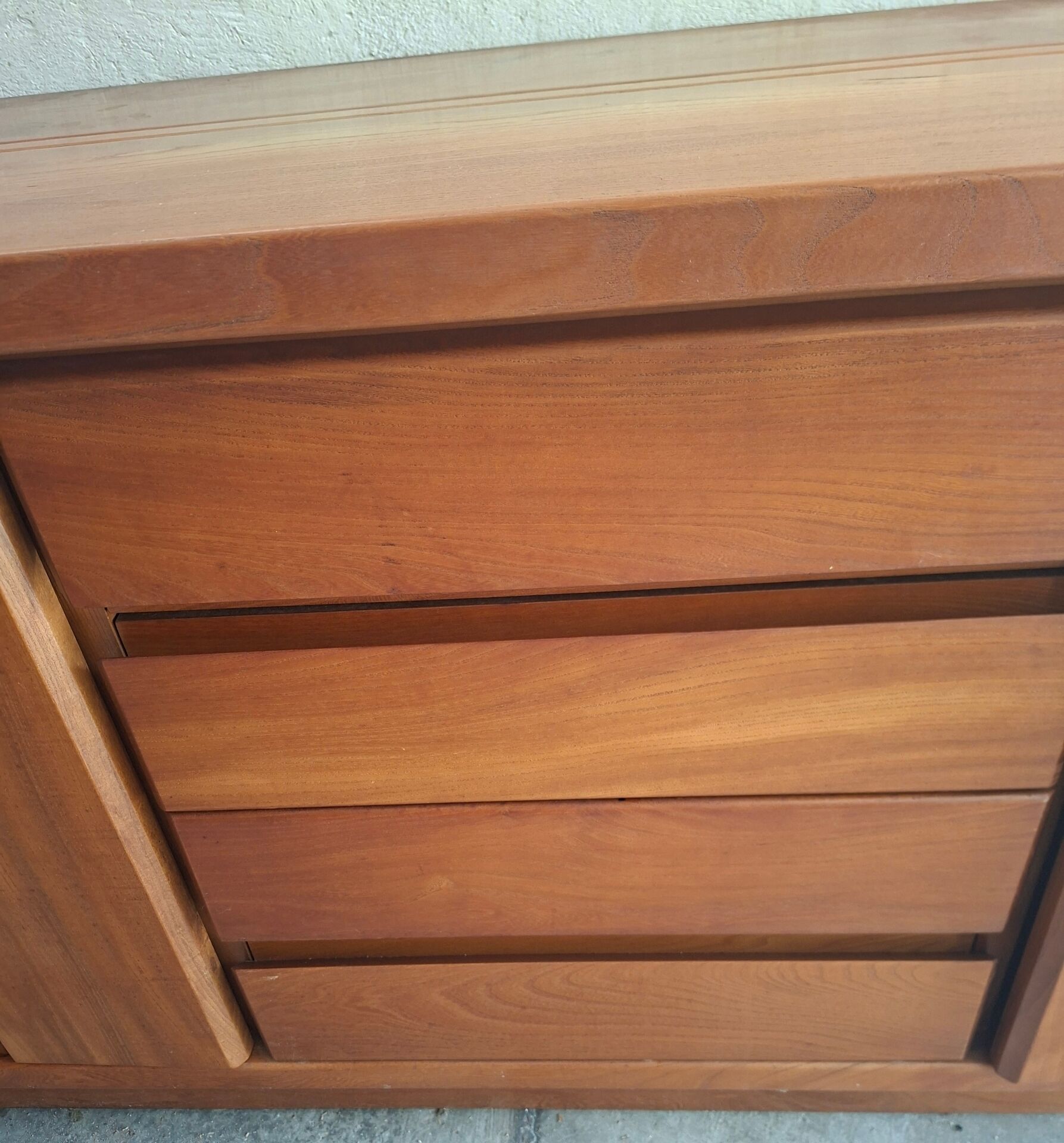 ​Enfilade en Orme massif – Luigi Gorgoni pour Roche Bobois