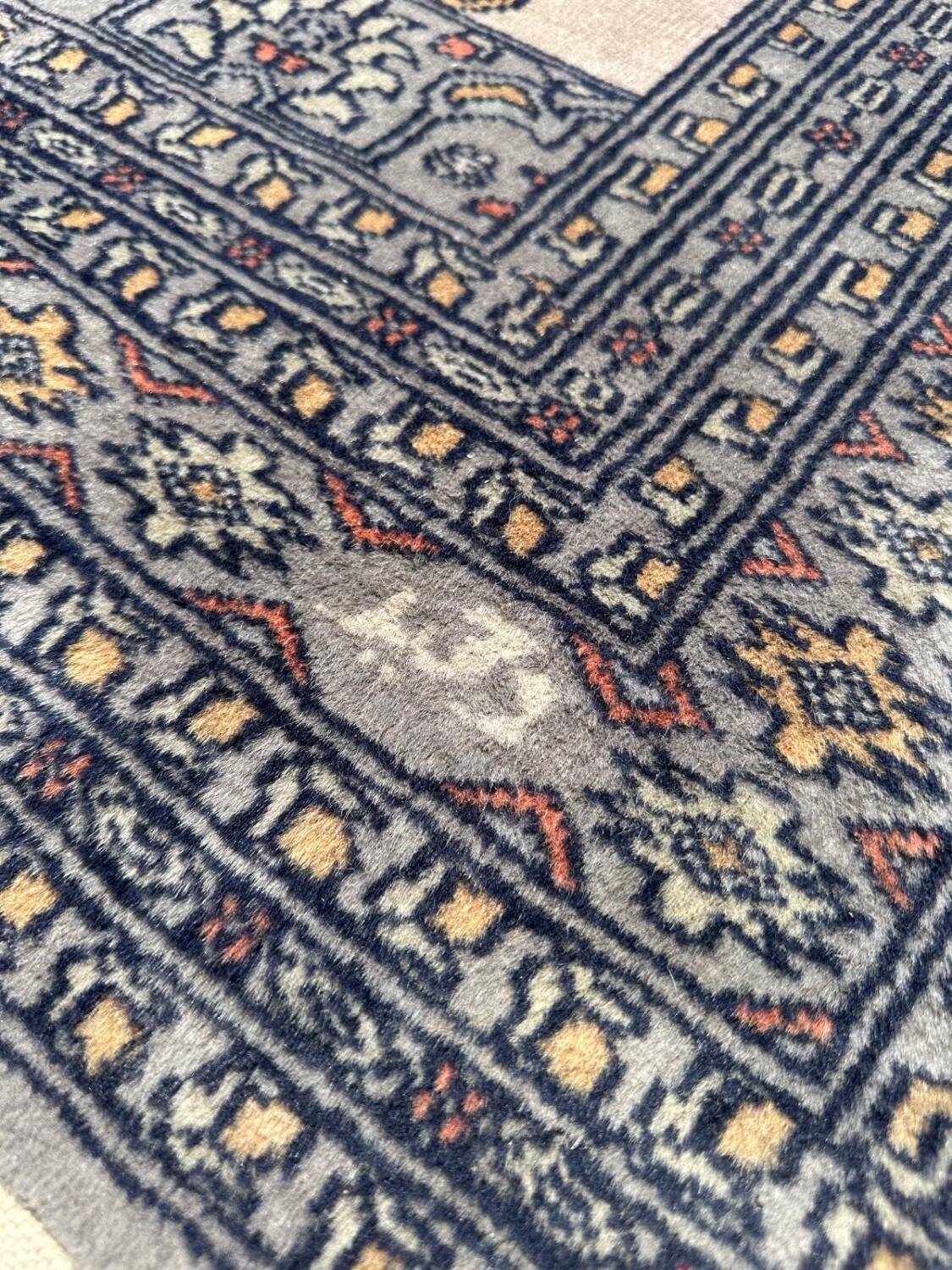 Handmade Pakistani rug