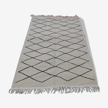 Tapis marocain beige et noir fait main en pure laine  192x118cm