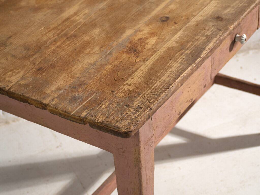 Table de cuisine ancienne en bois de pin – Europe centrale, vers 1900
