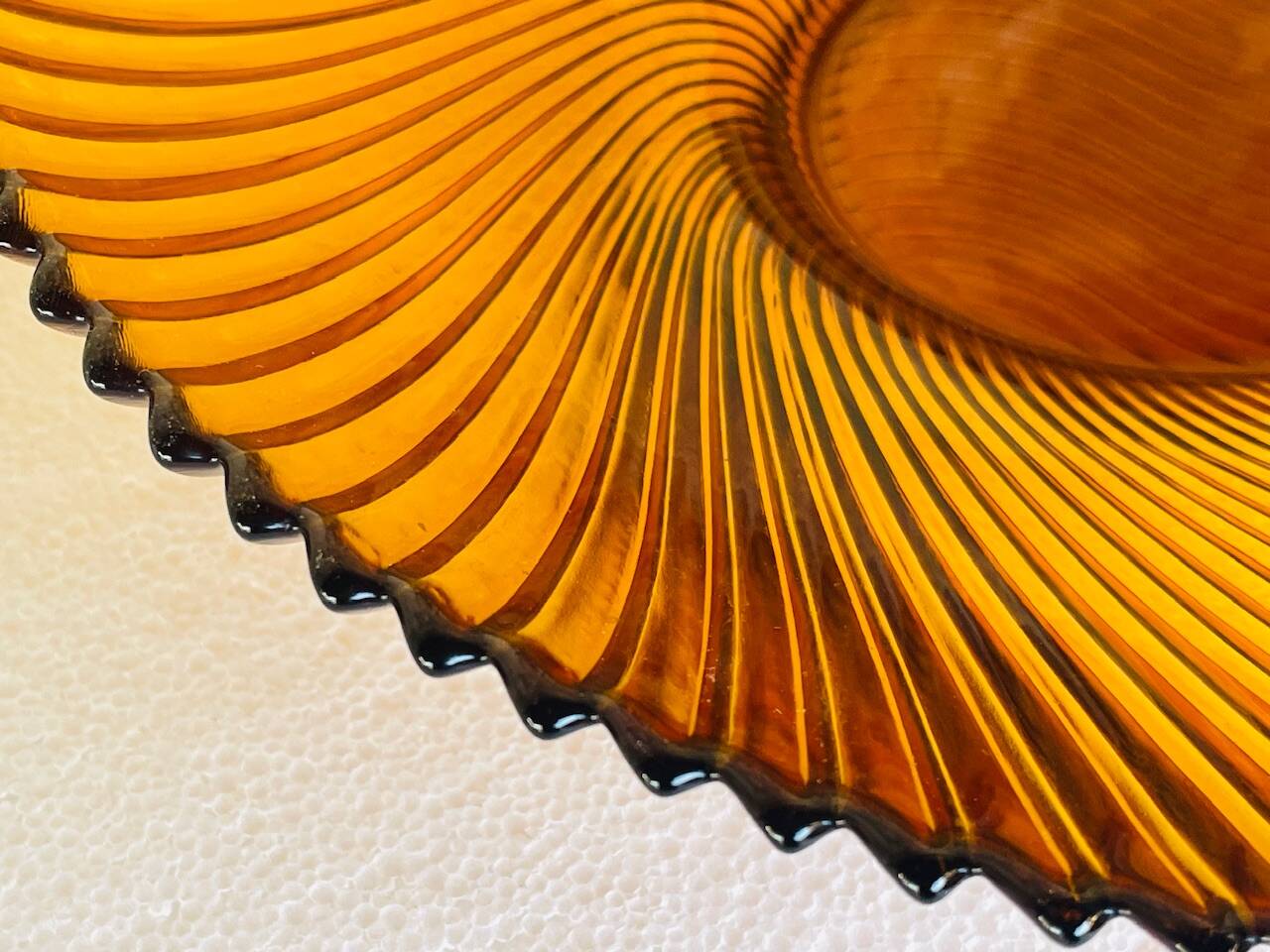 Coupe à fruits vintage en verre ambré ondulé, années 1970