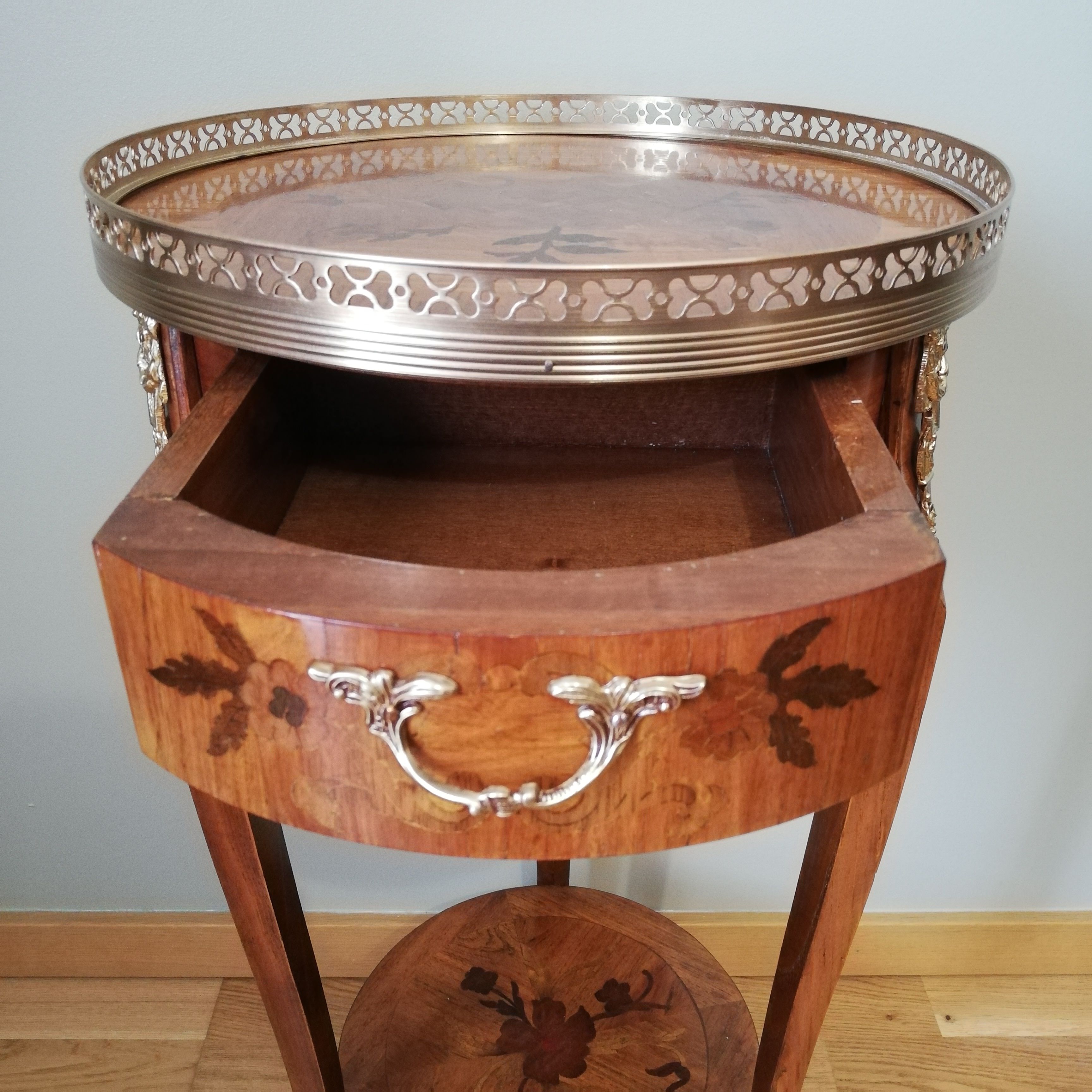 Pedestal table or harness in rosewood marquetry Louis XV style