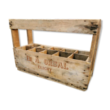 Case carries wooden bottles