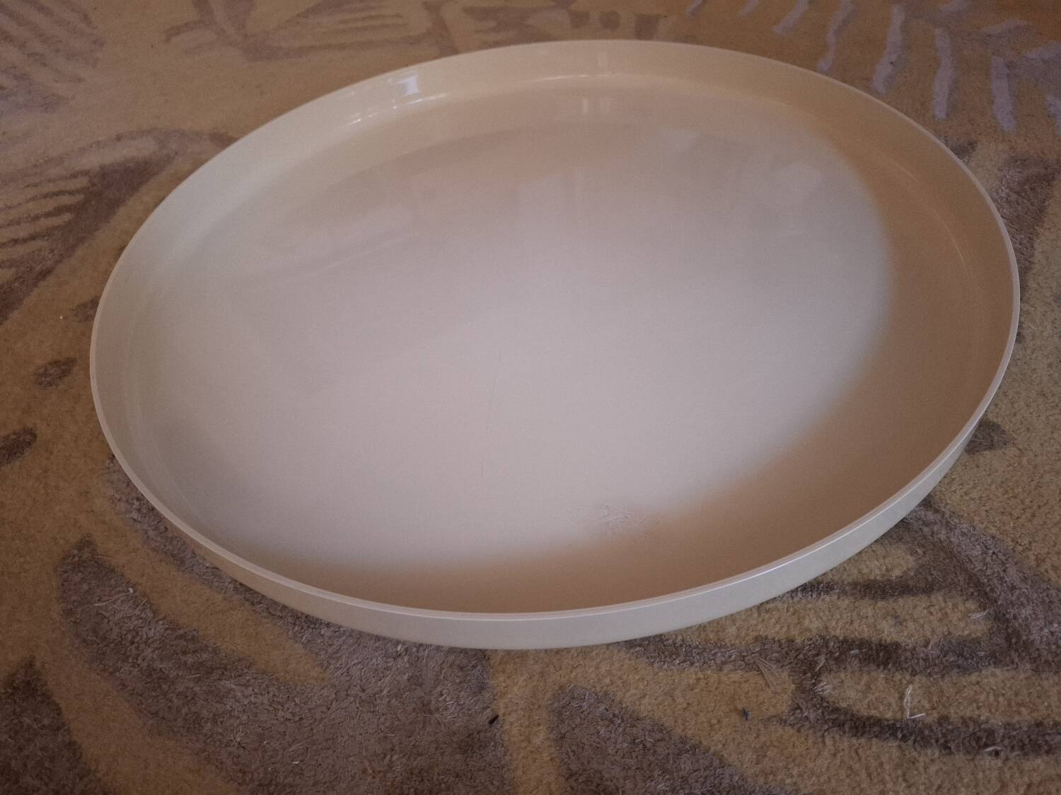 Vintage 70's Guzzini table top (56 cm)