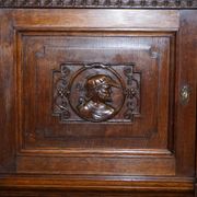 Armoire hollandaise sculptée à la main années 1940