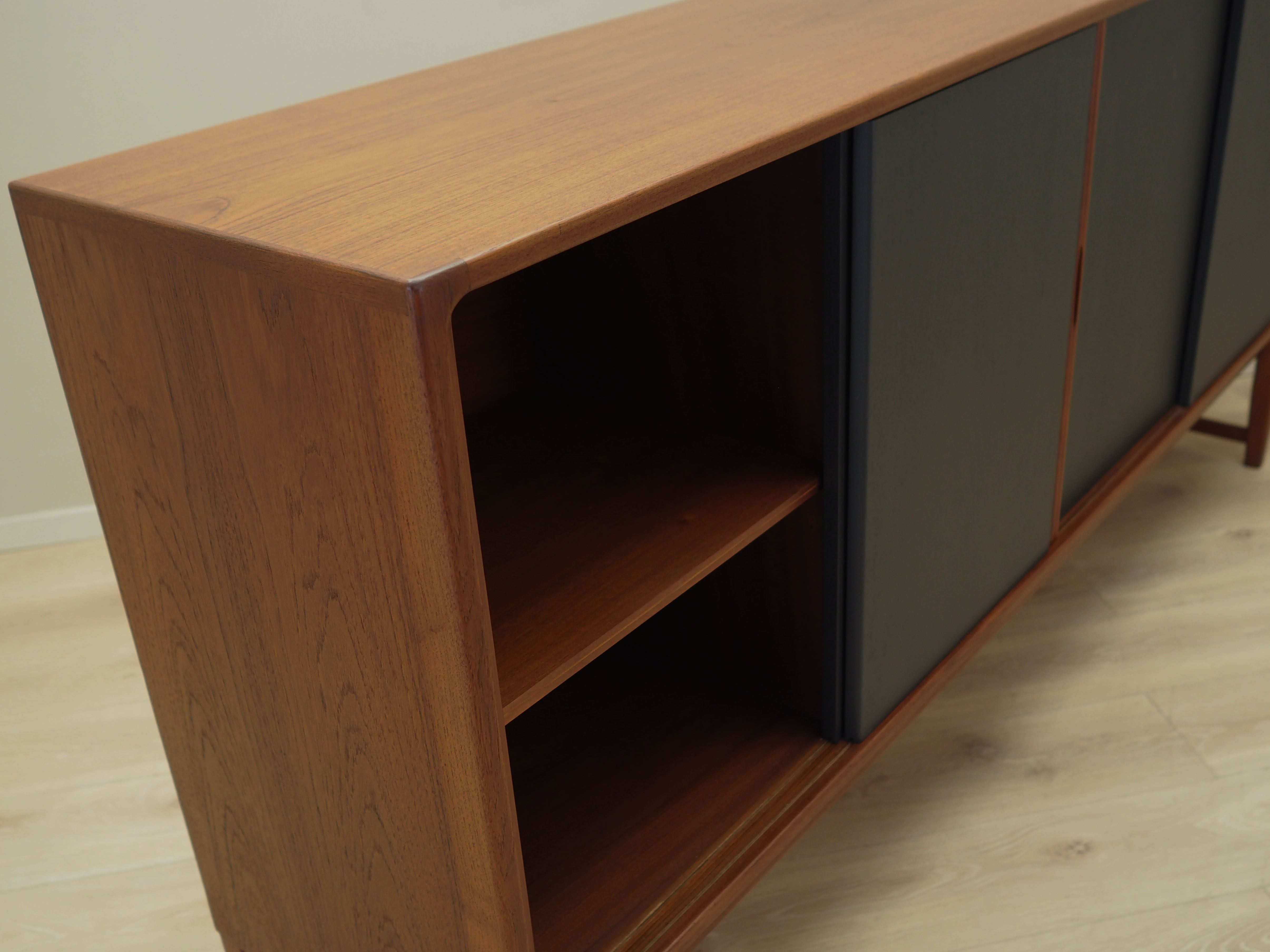 Enfilade en teck, design danois, années 1970, production: danemark