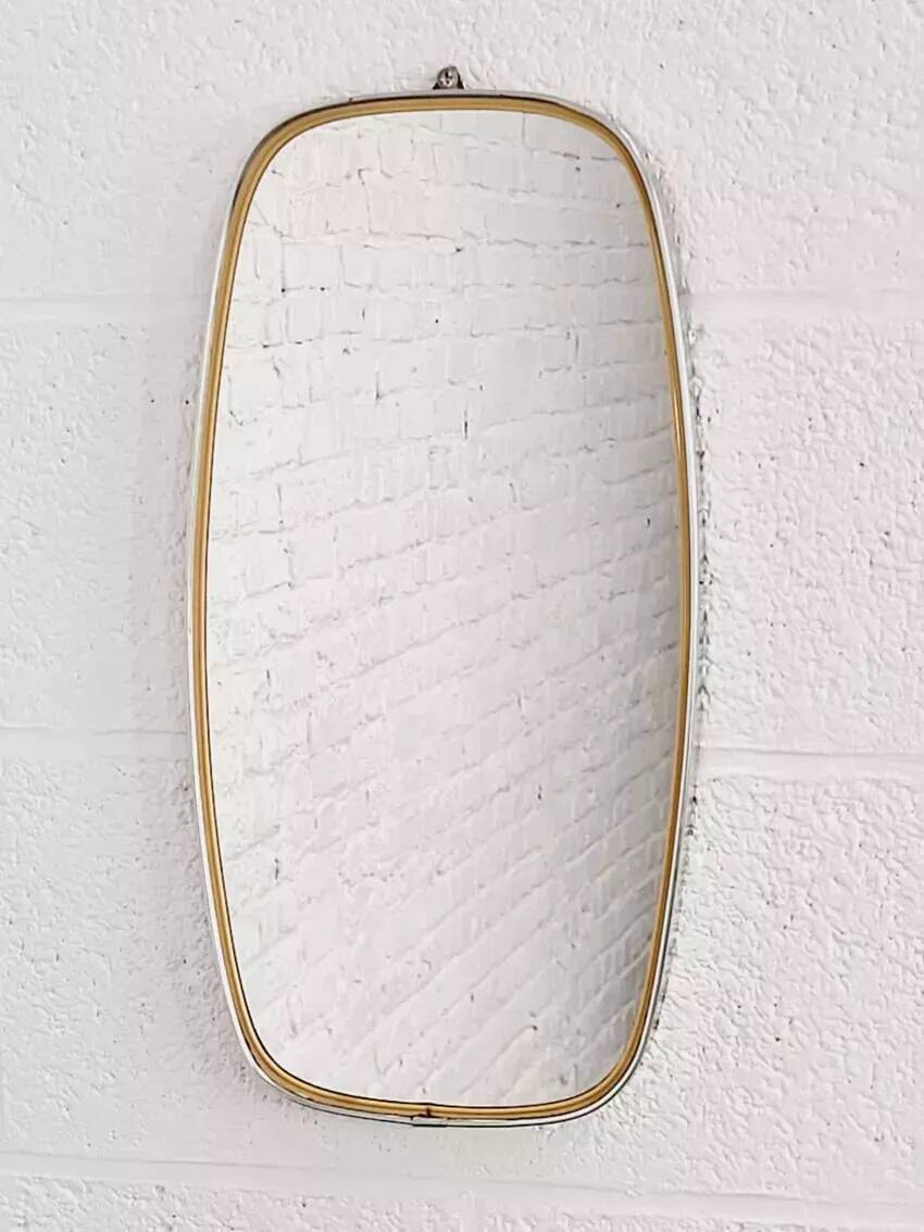 Rear view mirror and free form from the 50s - 60s on chrome frame