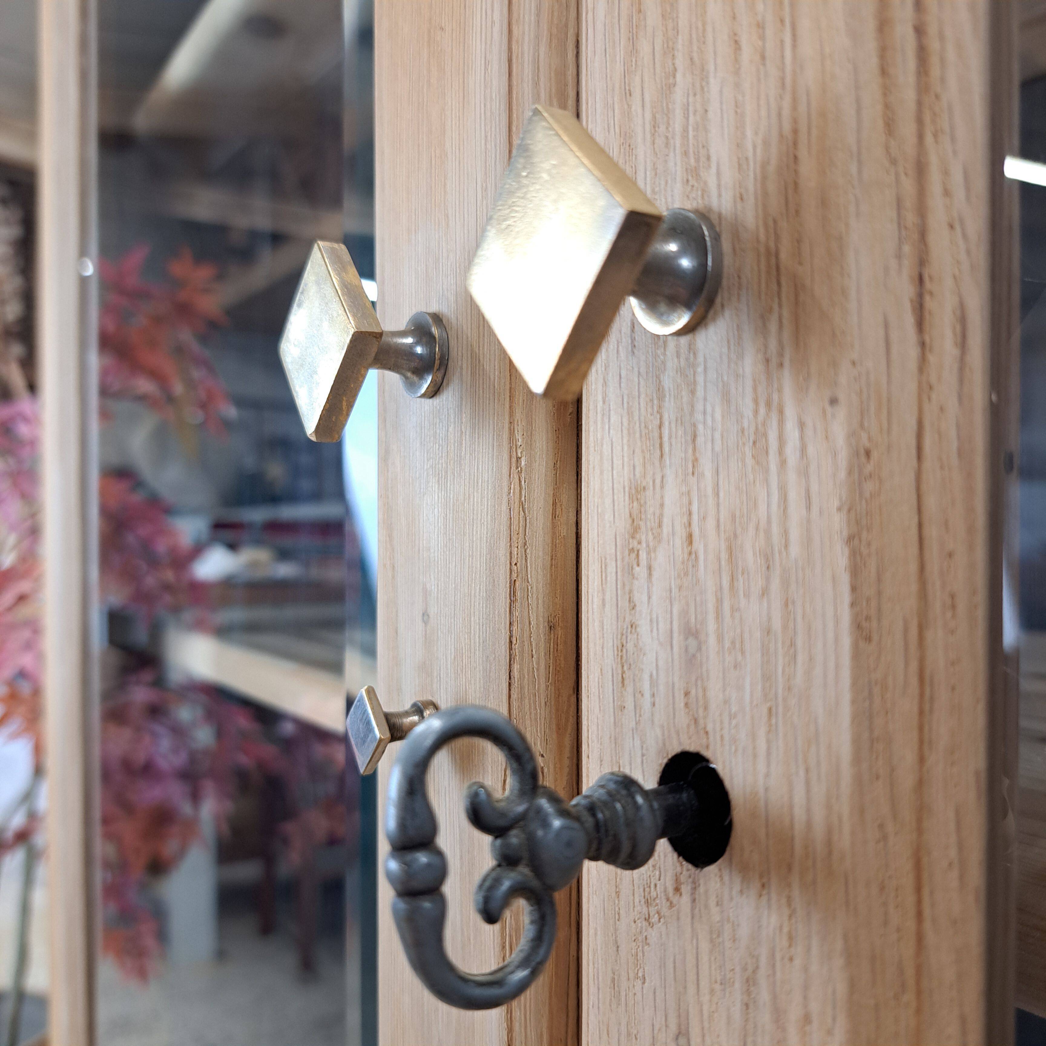 GLASS CABINET IN SOLID OAK