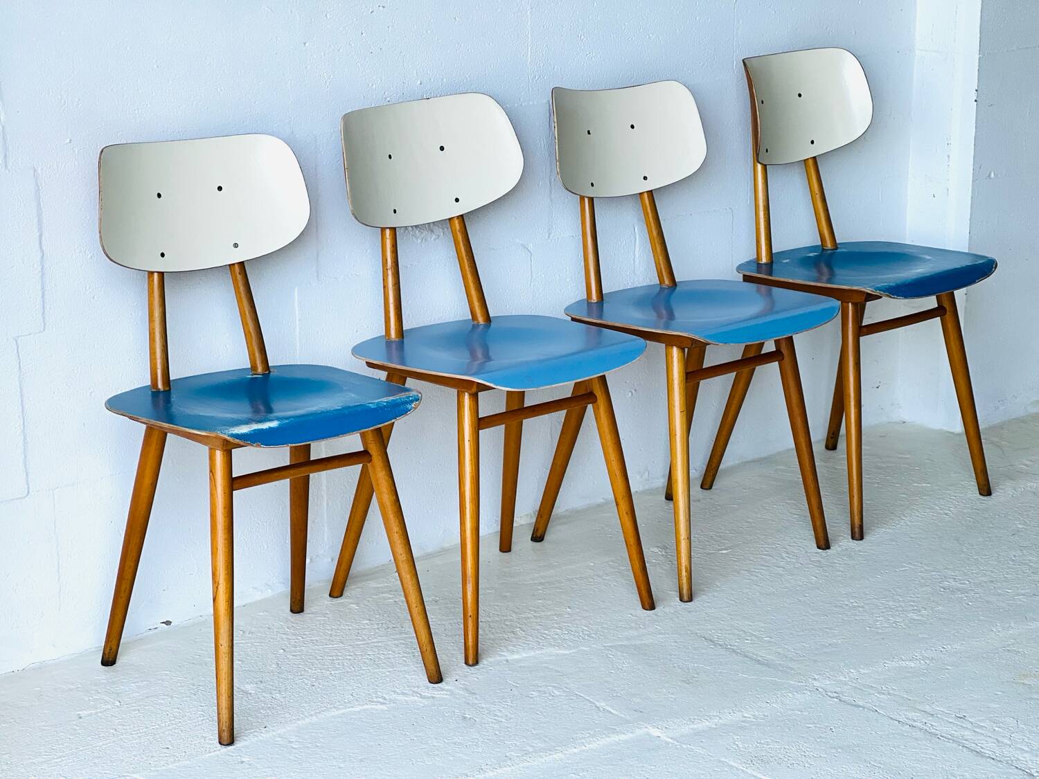 Chaises de salle à manger par TON