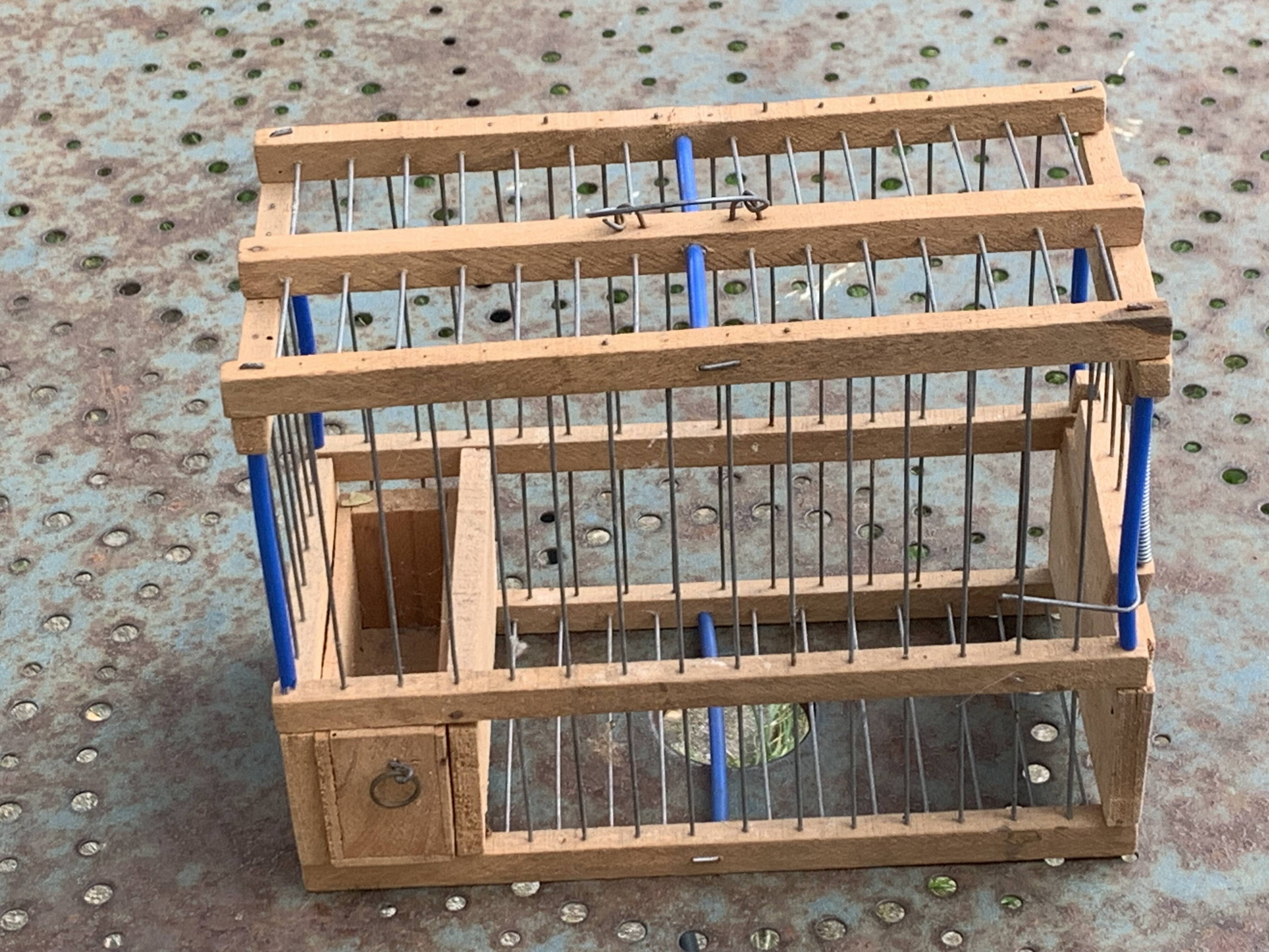 Cage à oiseau vintage en métal et bois