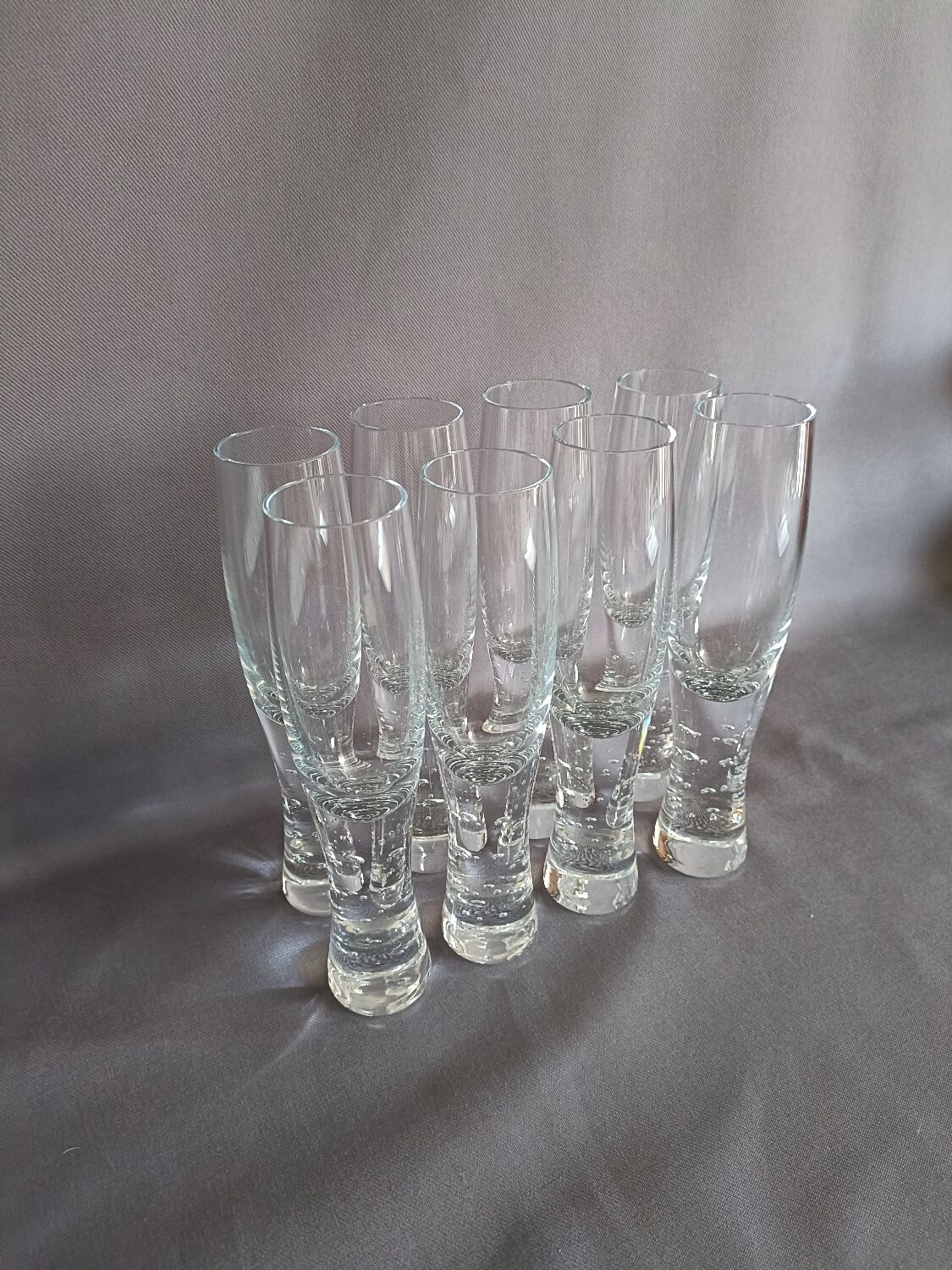 Série de 8 coupes à champagne pieds bulles