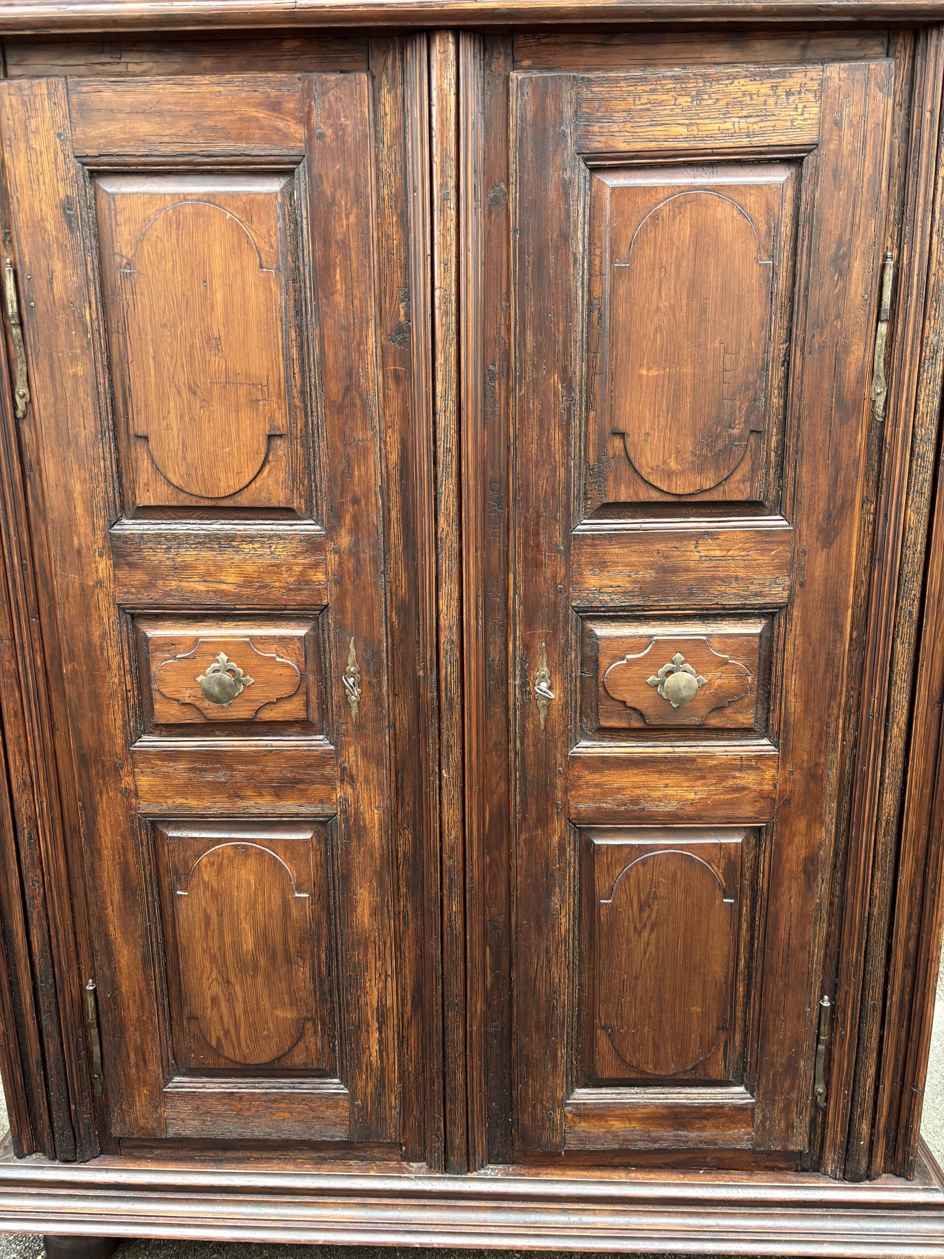 Rustic Alsatian armoire from the 17th century, Louis XIV period 1680/1