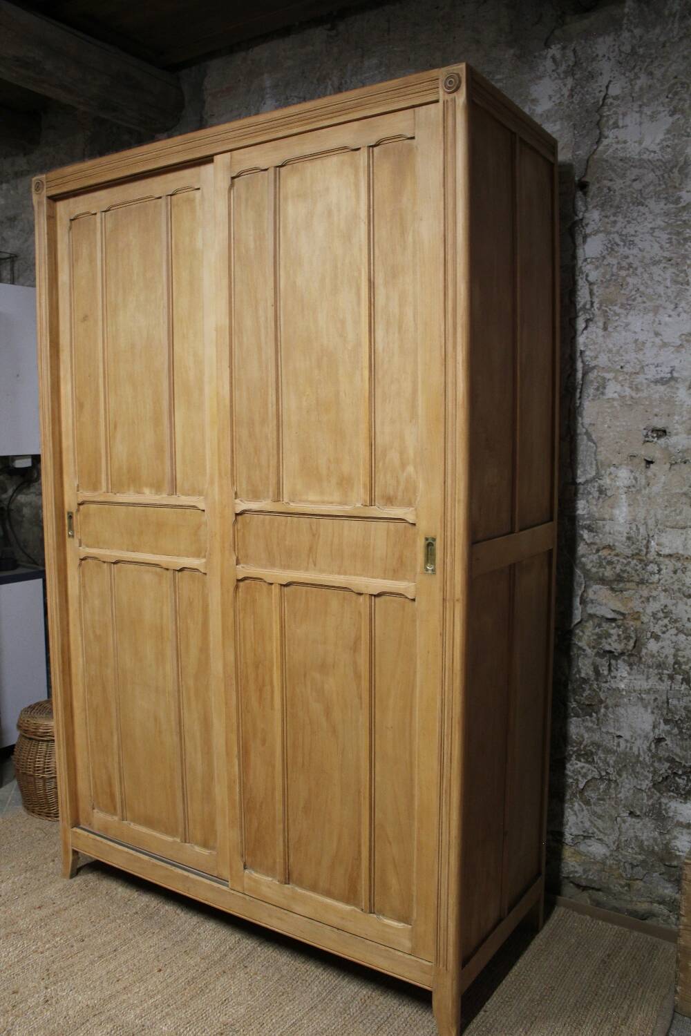 Armoire parisienne
