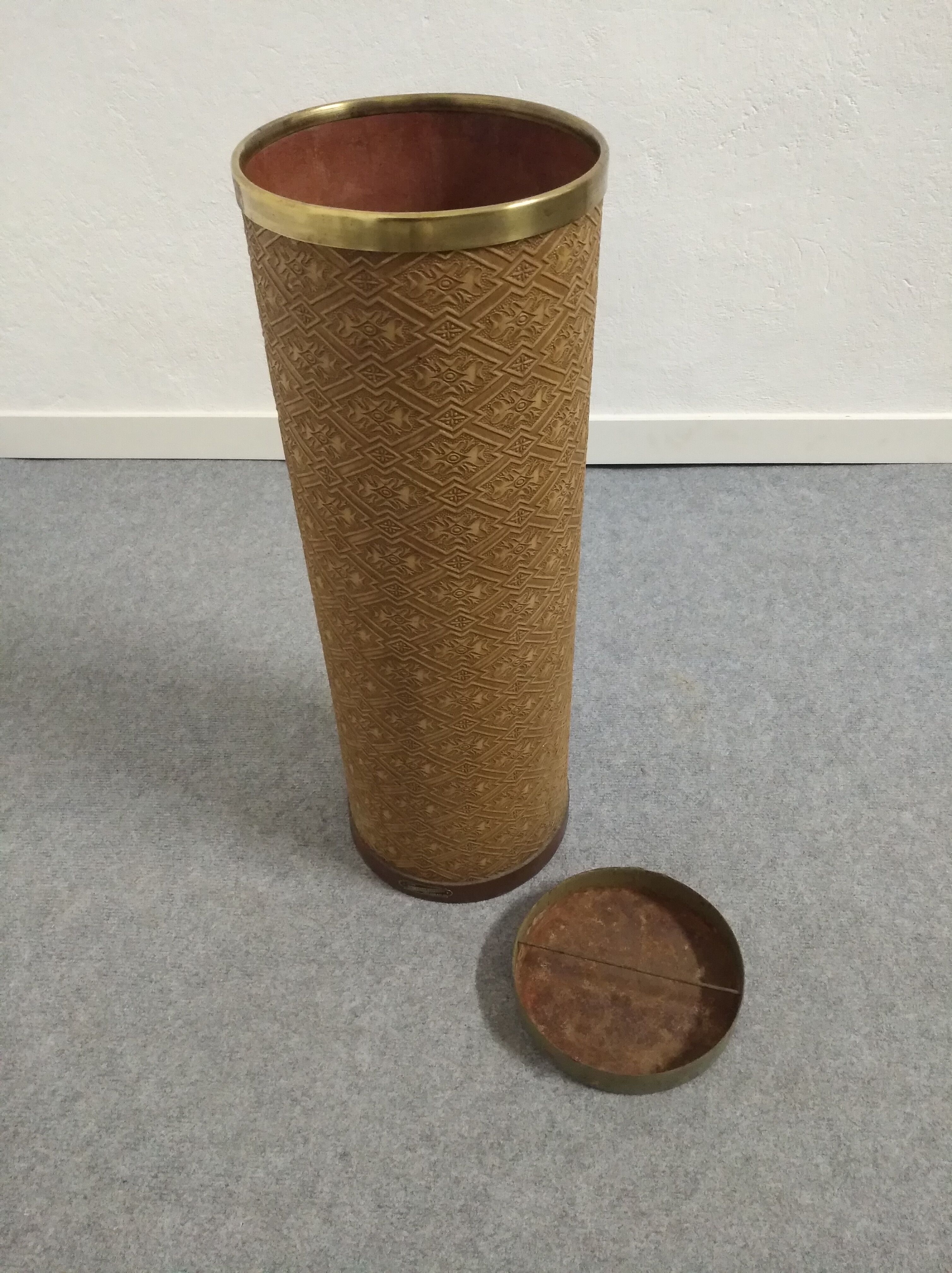 Art Deco Para-supplied door Lincrusta Loreid