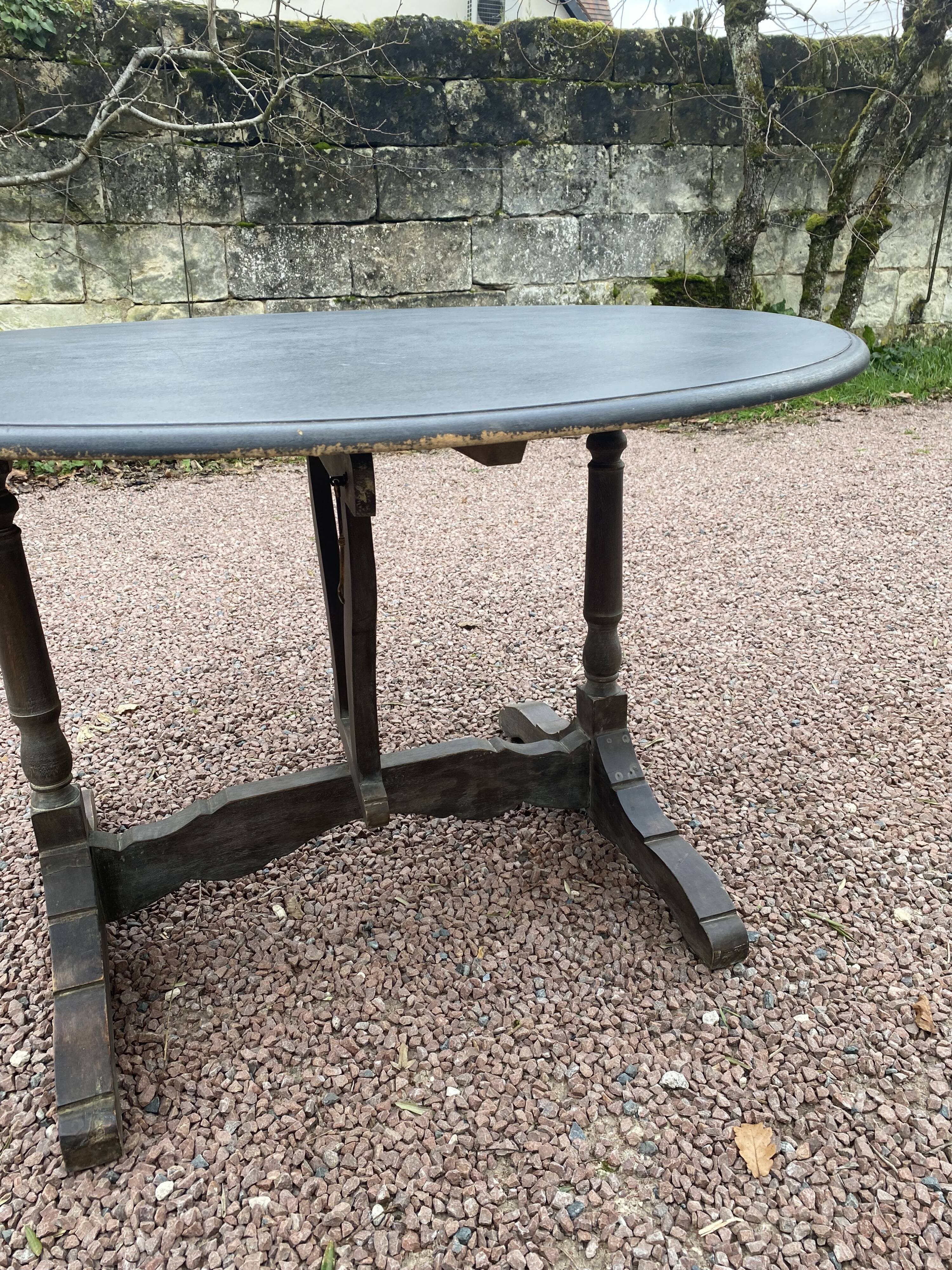 Oak winegrower's table