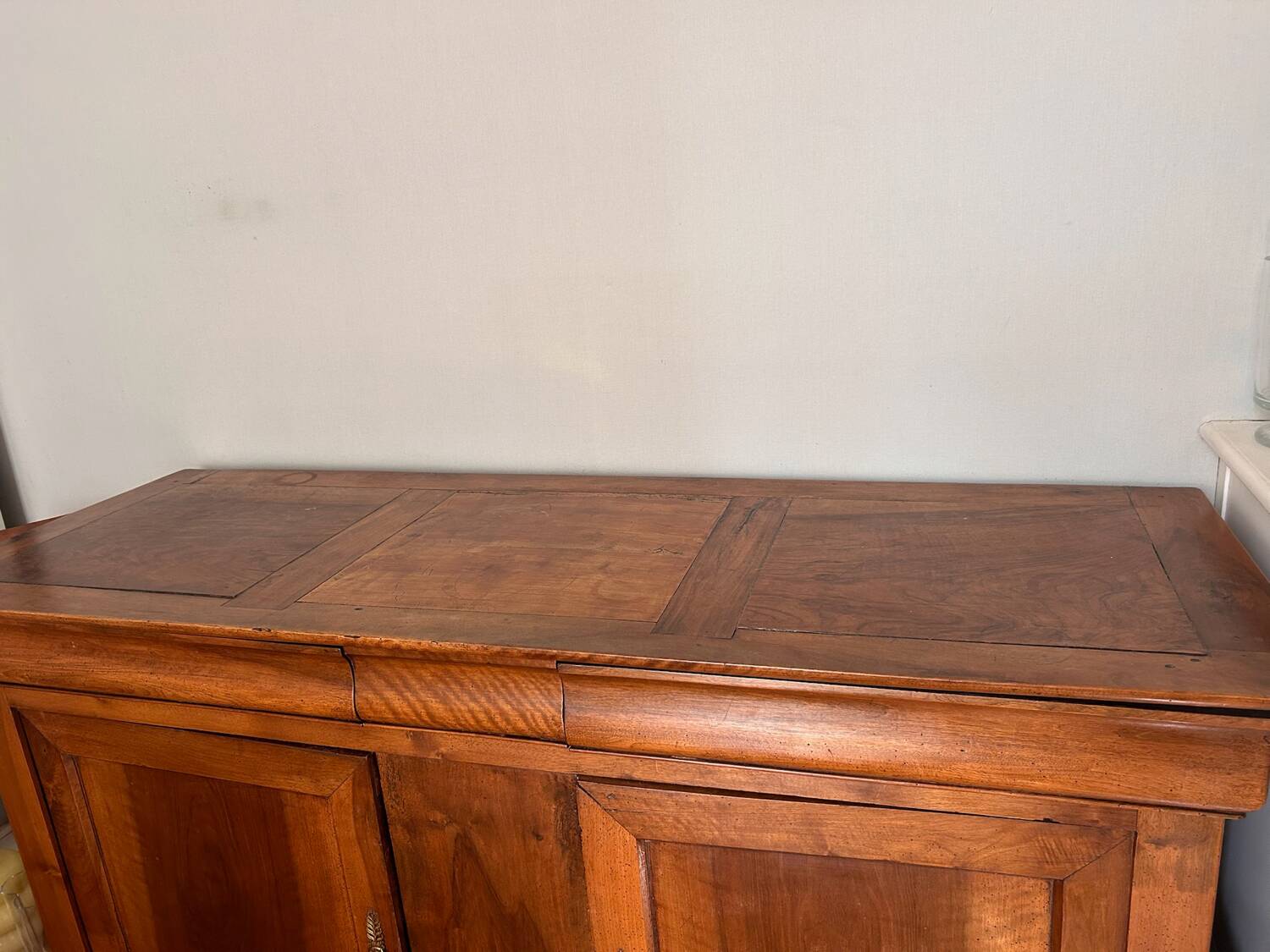 Classic style wooden sideboard