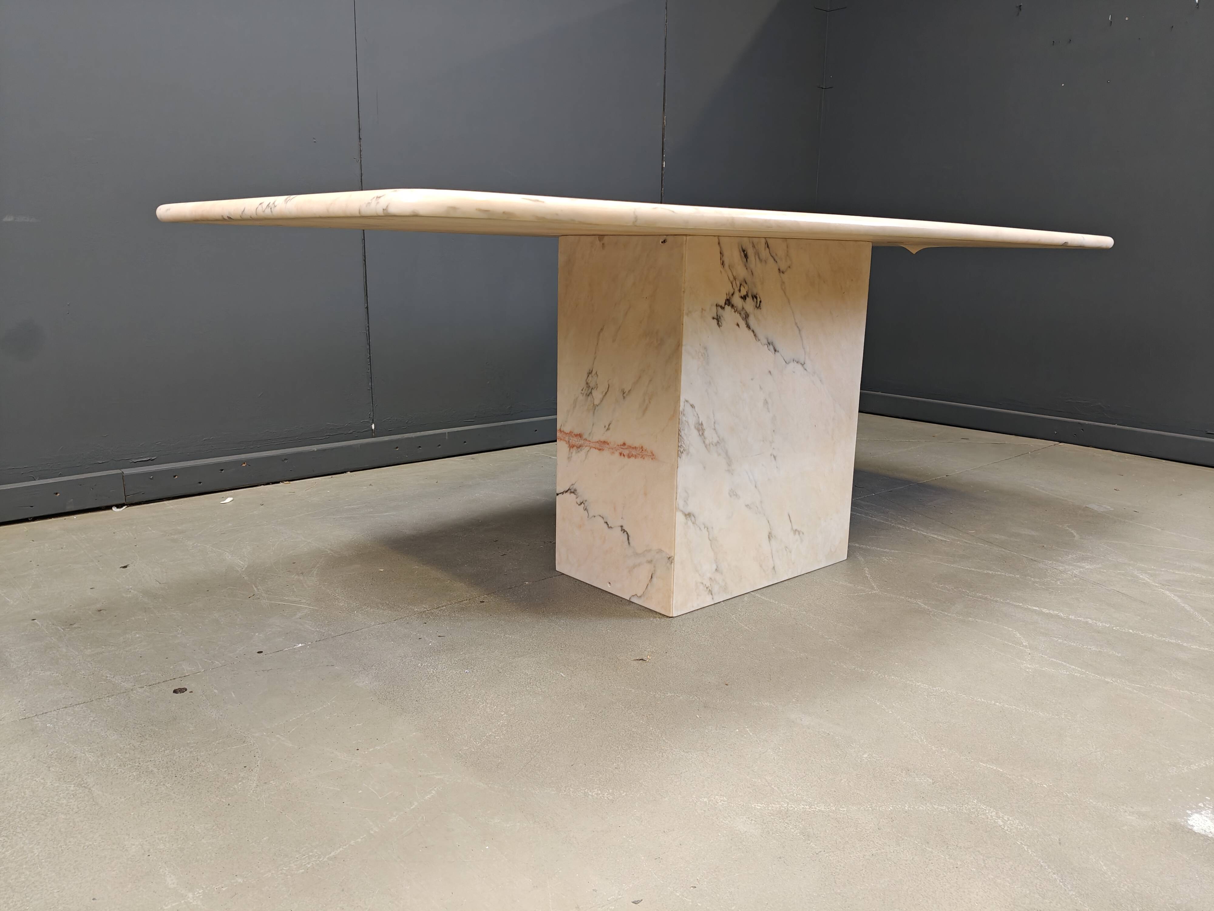 Table de salle à manger en marbre italien, années 1970