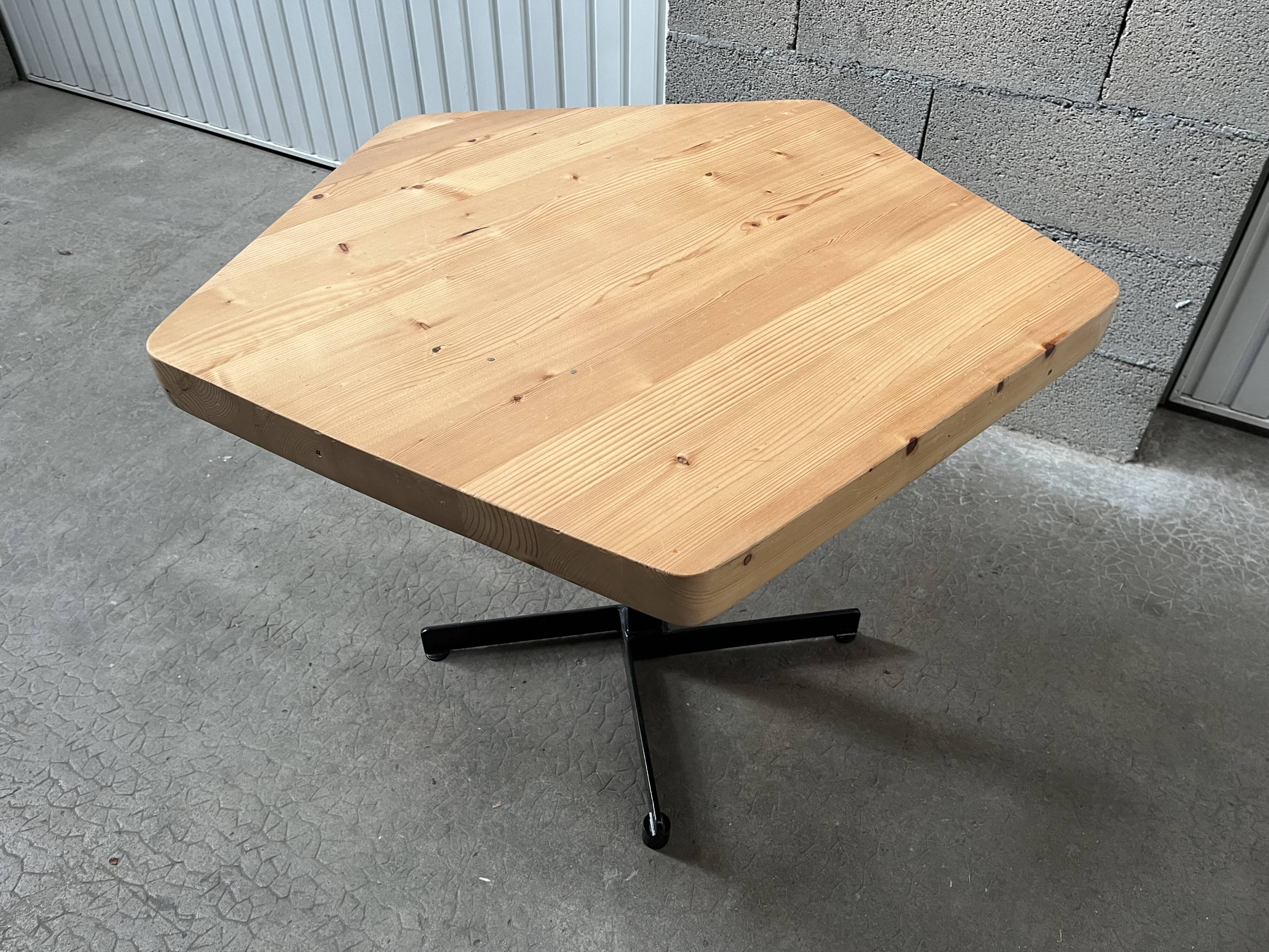 Design Pentagon table Charlotte Perriand for arches