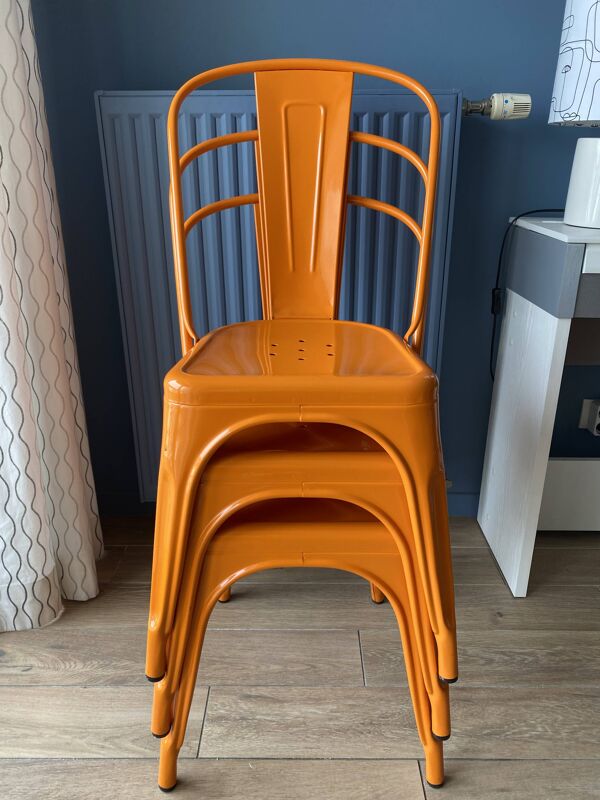 3 chaises et 1 fauteuil Tolix