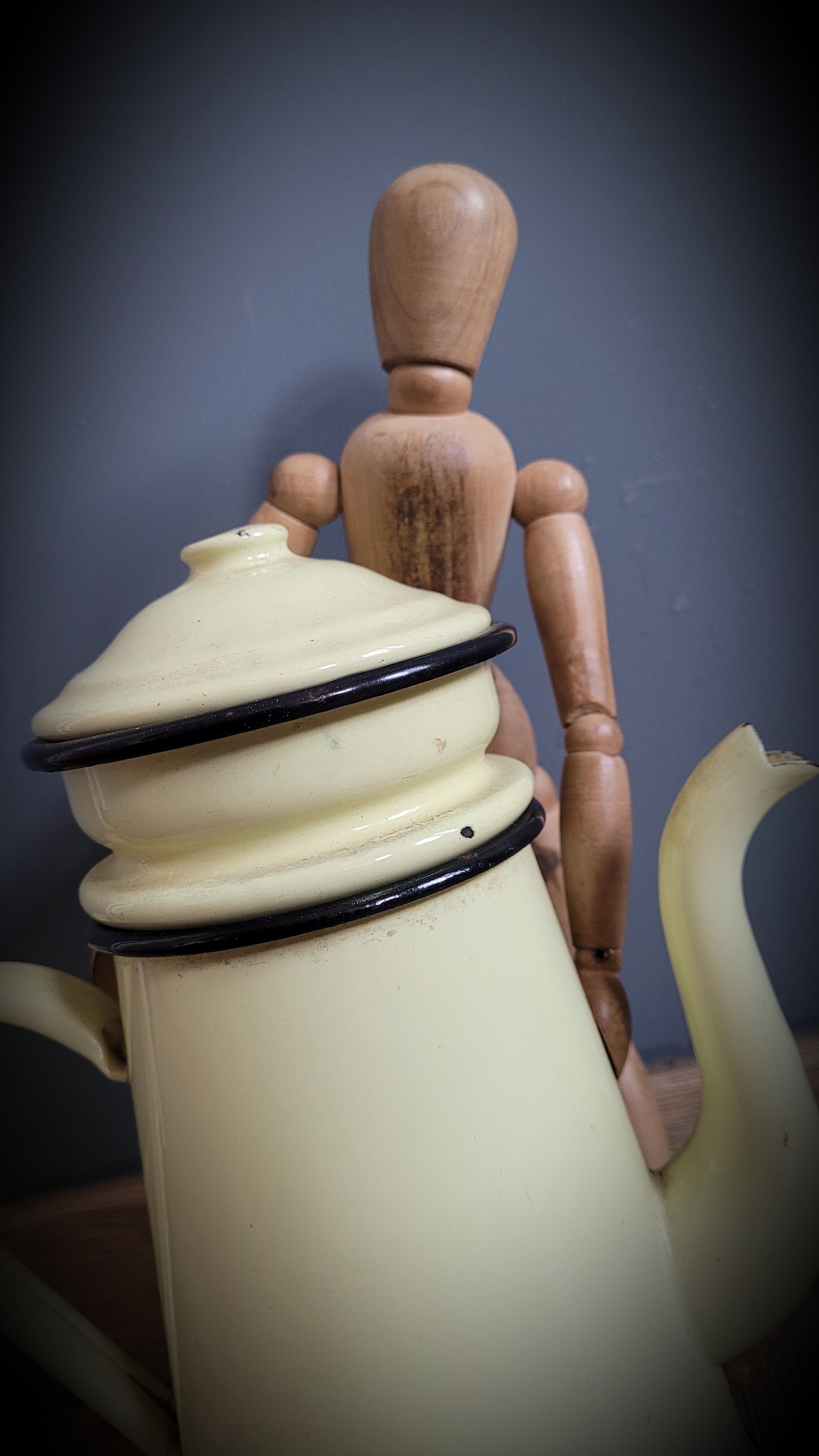 Enamelled yellow coffee maker