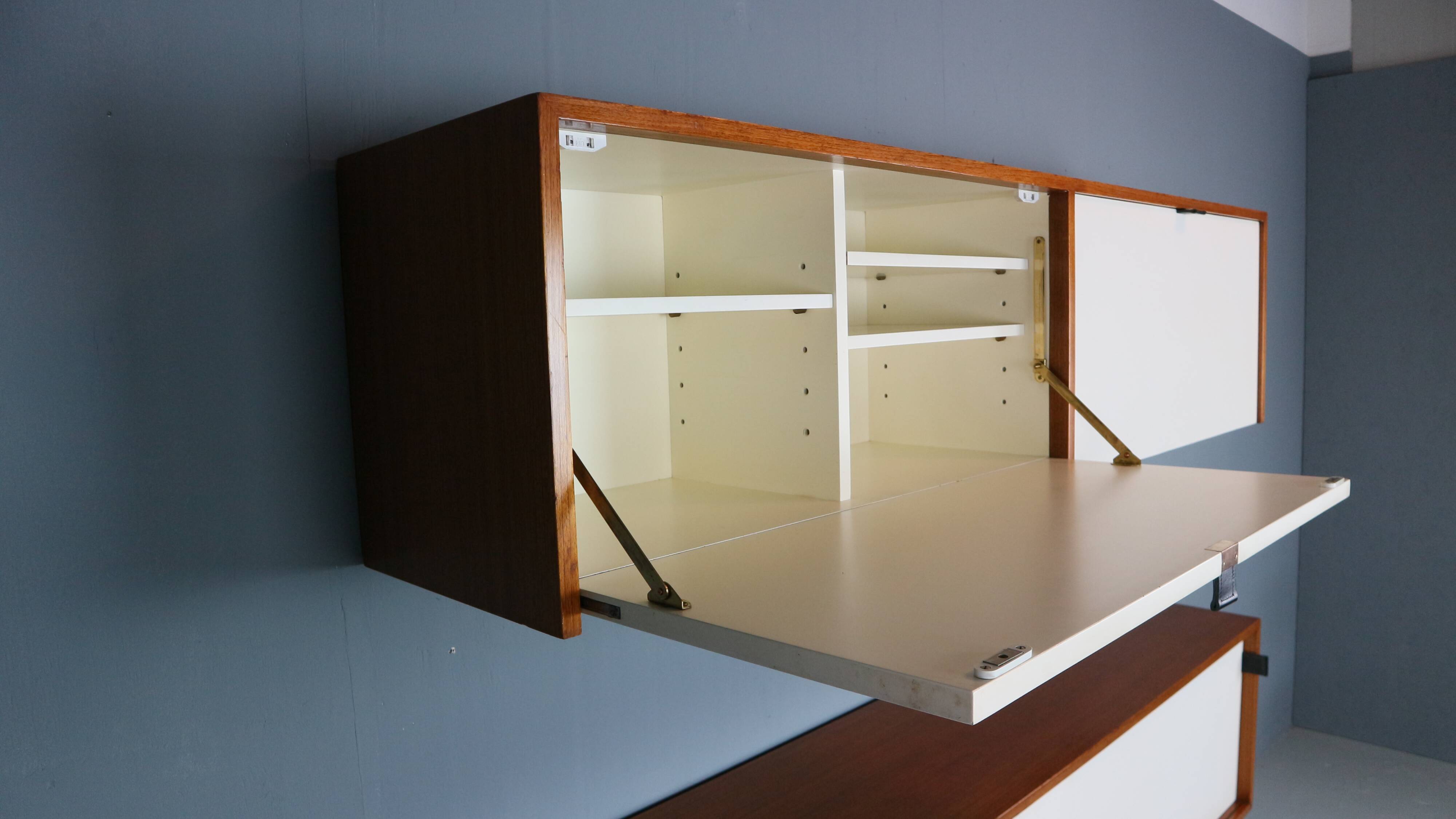 Florence Knoll for Knoll set of two hanging cabinets, model 121 + 123 W-1, 1947