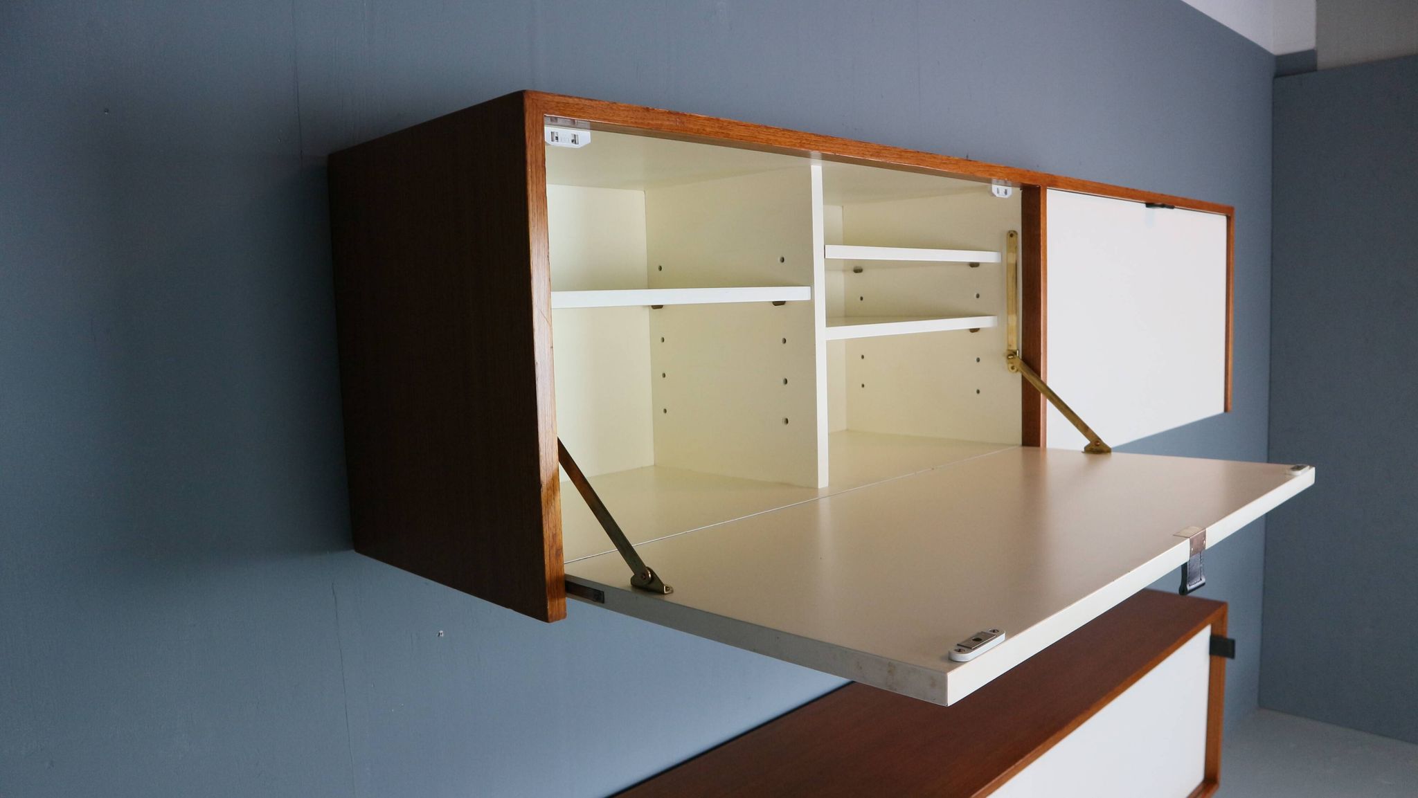 Florence Knoll for Knoll set of two hanging cabinets, model 121 + 123 W-1, 1947