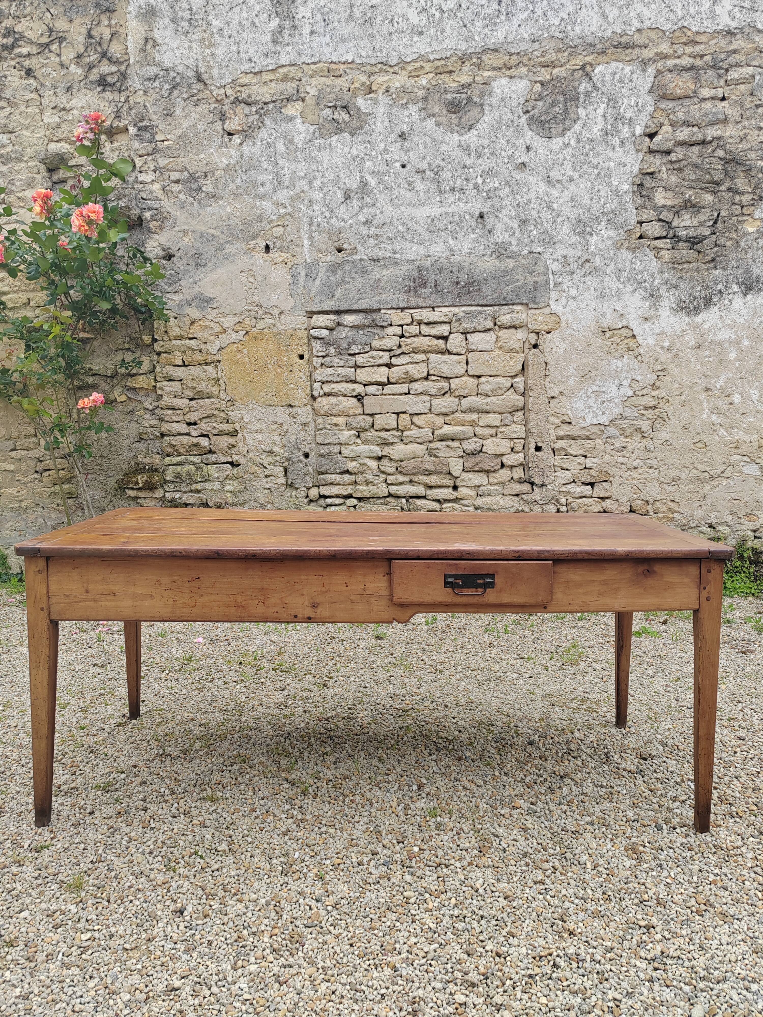 Table de ferme et 8 chaises