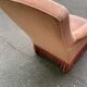 Fauteuil crapaud en velours rose saumon 1950
