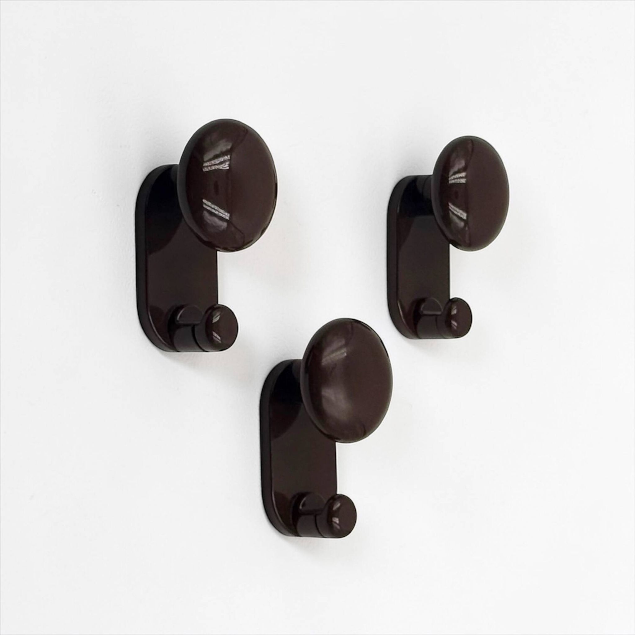 Patères design Carlo Bartoli Con and Con Italie années 70 plastique brun (s