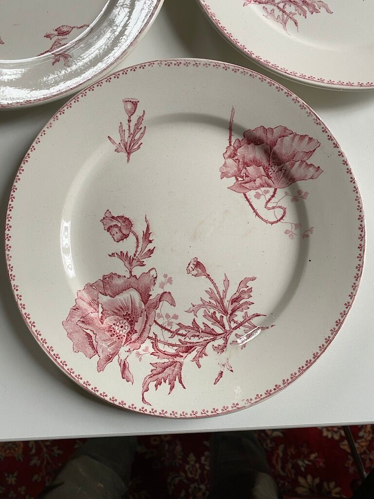 5 red decoration plates