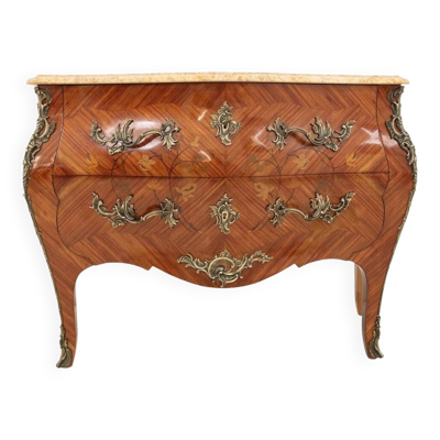 Commode marquetée à plateau en marbre de style Louis XV, France